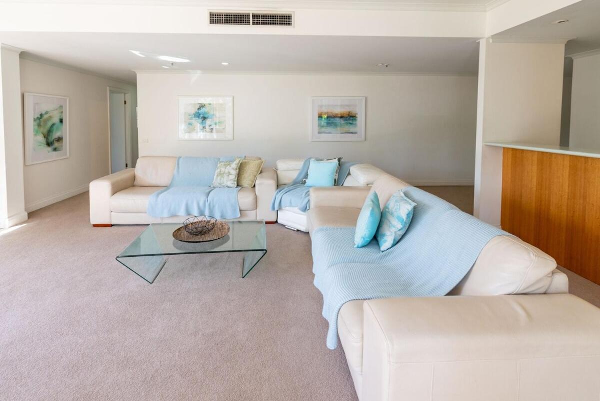Large Bright 4 Bdrm Southbank apt