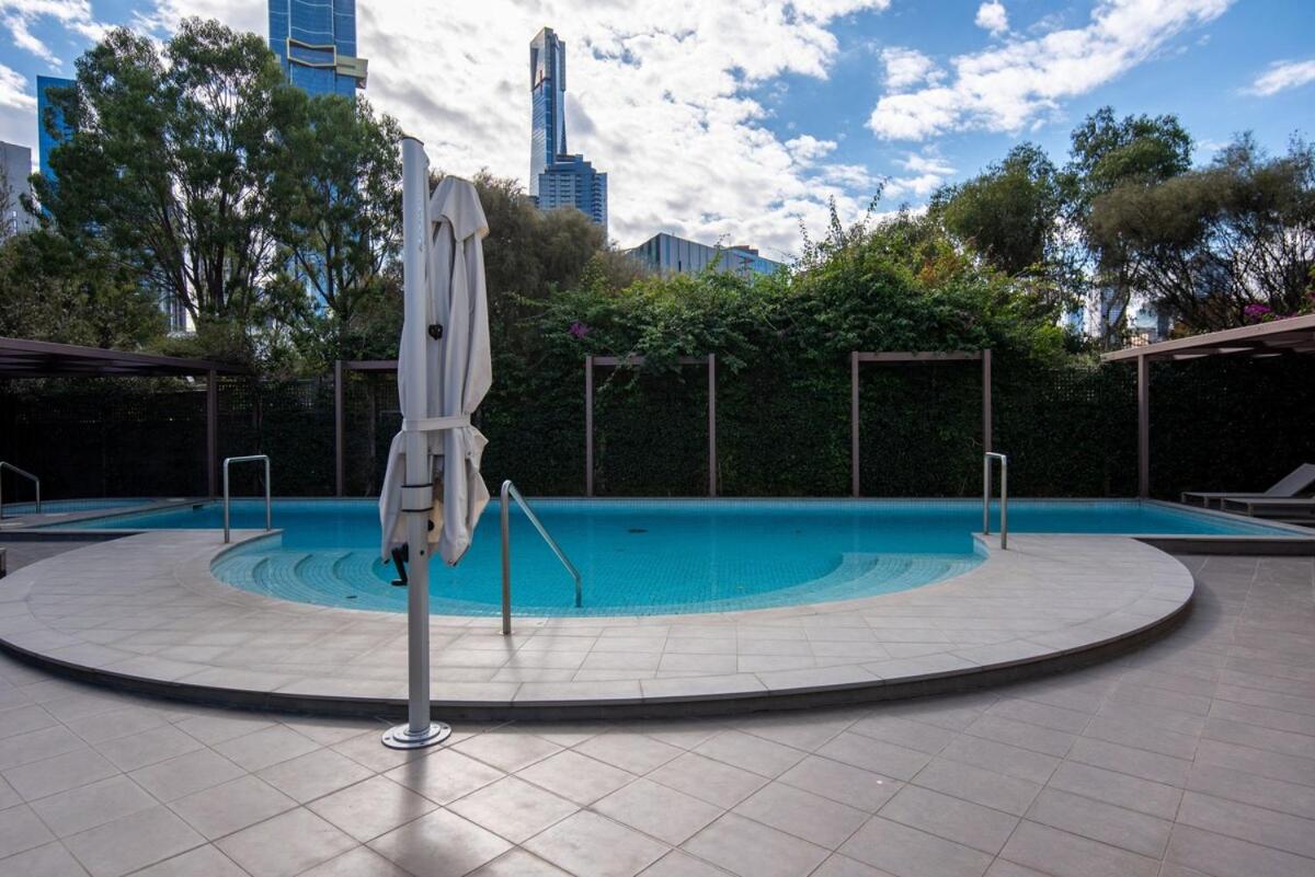 Large Bright 4 Bdrm Southbank apt