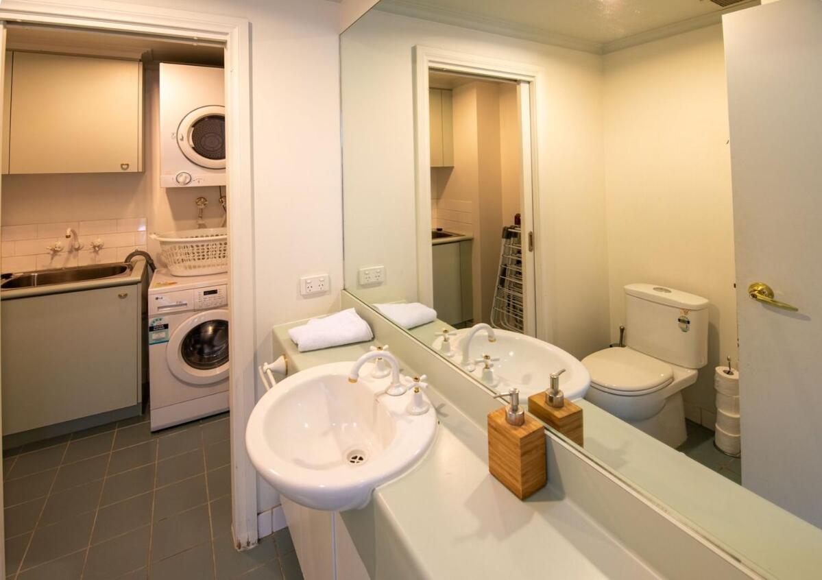 Large Bright 4 Bdrm Southbank apt