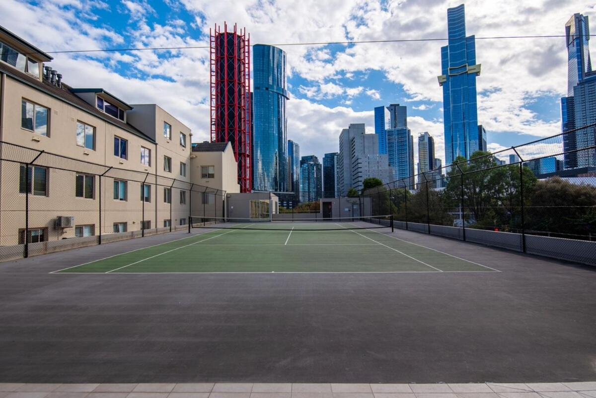 Large Bright 4 Bdrm Southbank apt