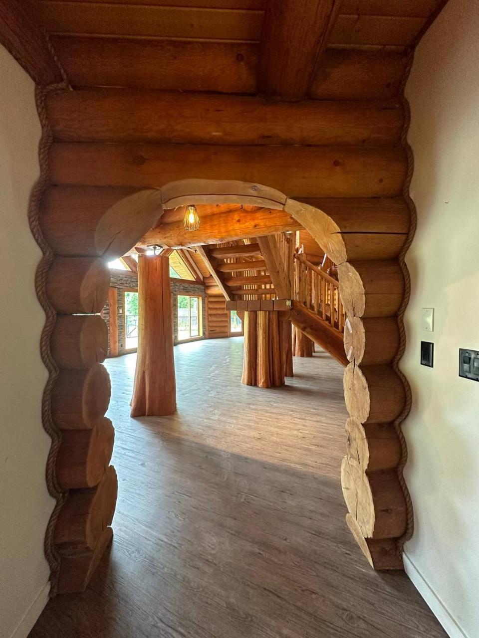 Opulent Oaks Chalet