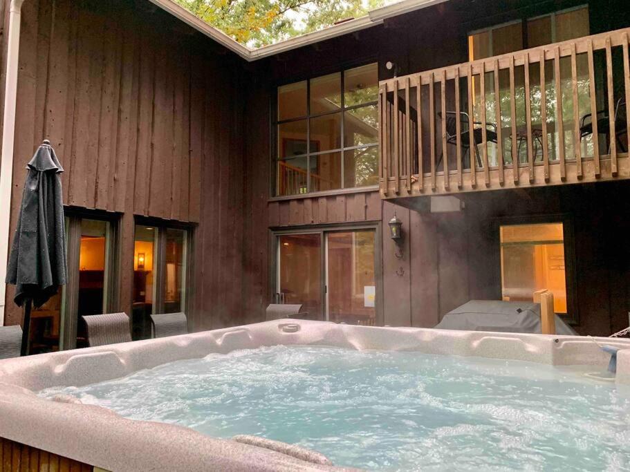 Chalet familial et SPA à proximité du Mont Orford