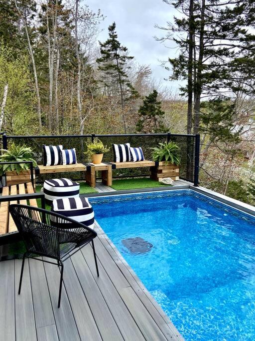Luxury Halifax Waterfront Paradise -Pool, Hot Tub, Private Wharf, Boathouse, Backyard Oasis, Lookout