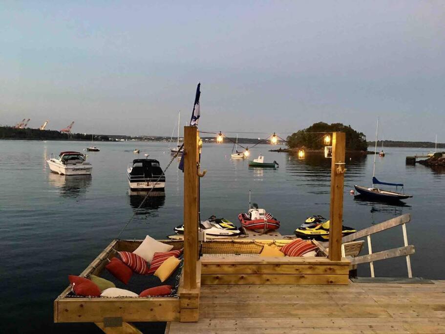 Luxury Halifax Waterfront Paradise -Pool, Hot Tub, Private Wharf, Boathouse, Backyard Oasis, Lookout