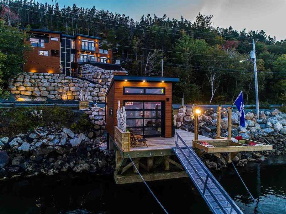 Luxury Halifax Waterfront Paradise -Pool, Hot Tub, Private Wharf, Boathouse, Backyard Oasis, Lookout
