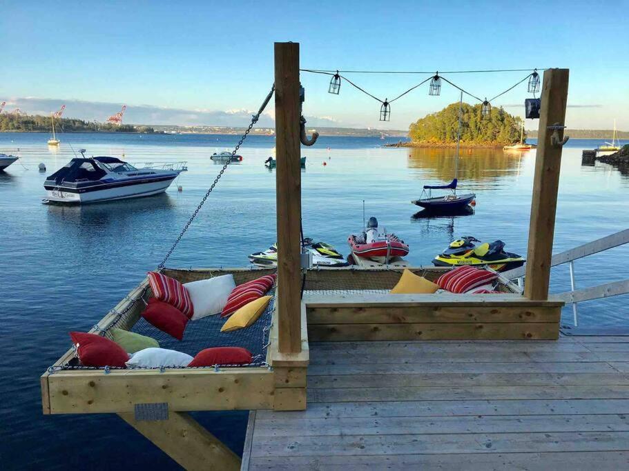 Luxury Halifax Waterfront Paradise -Pool, Hot Tub, Private Wharf, Boathouse, Backyard Oasis, Lookout
