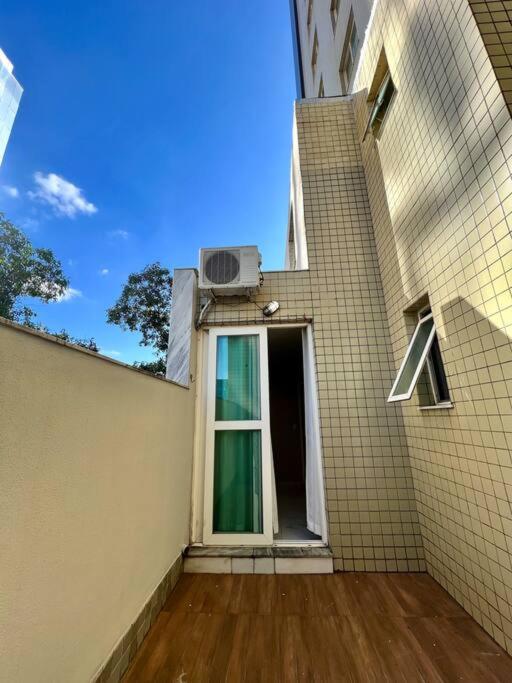 Que Belo! Amplitude e bom gosto - Av Raja Gabáglia com Barão