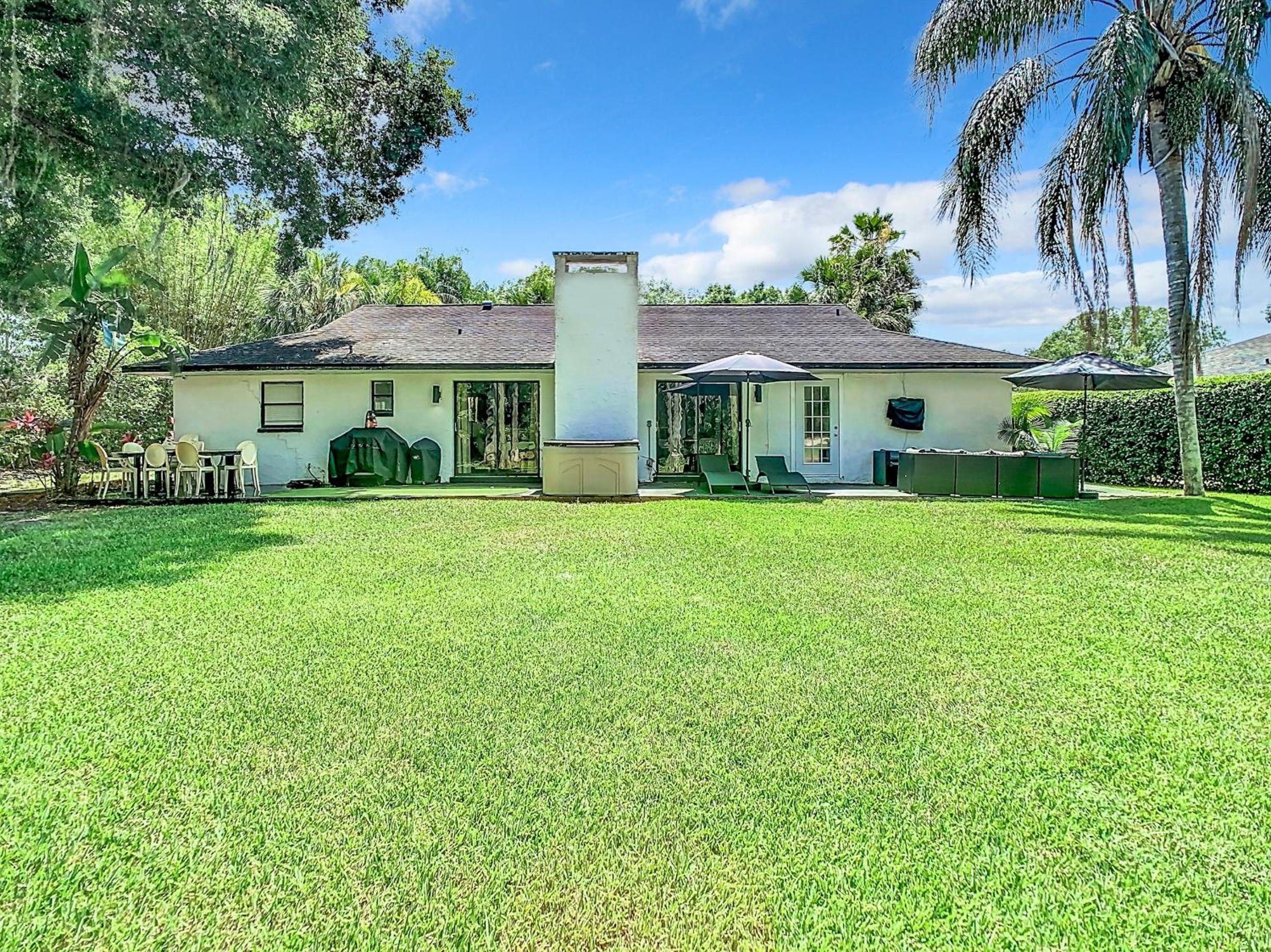 6BR 4BA TampaGolfVilla by AmericanVacationLiving