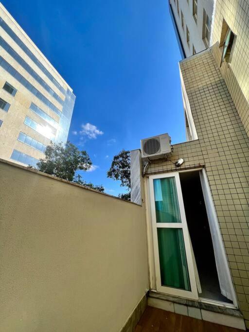 Que Belo! Amplitude e bom gosto - Av Raja Gabáglia com Barão