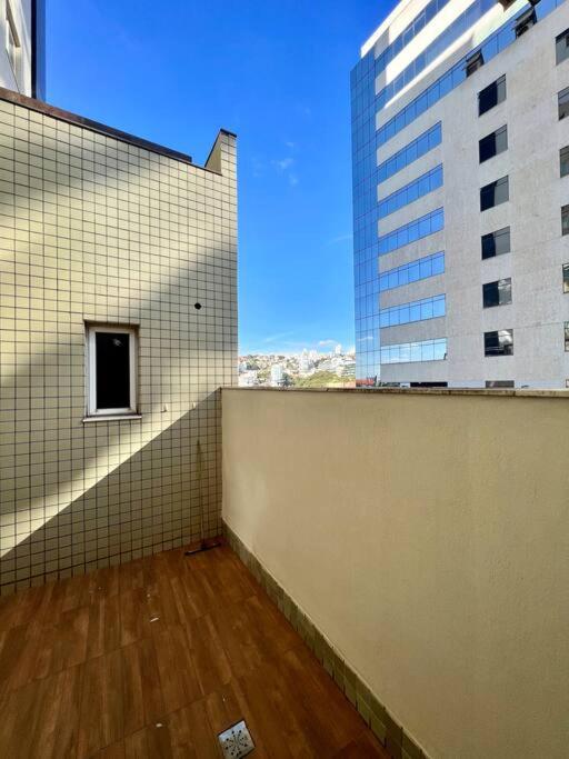 Que Belo! Amplitude e bom gosto - Av Raja Gabáglia com Barão