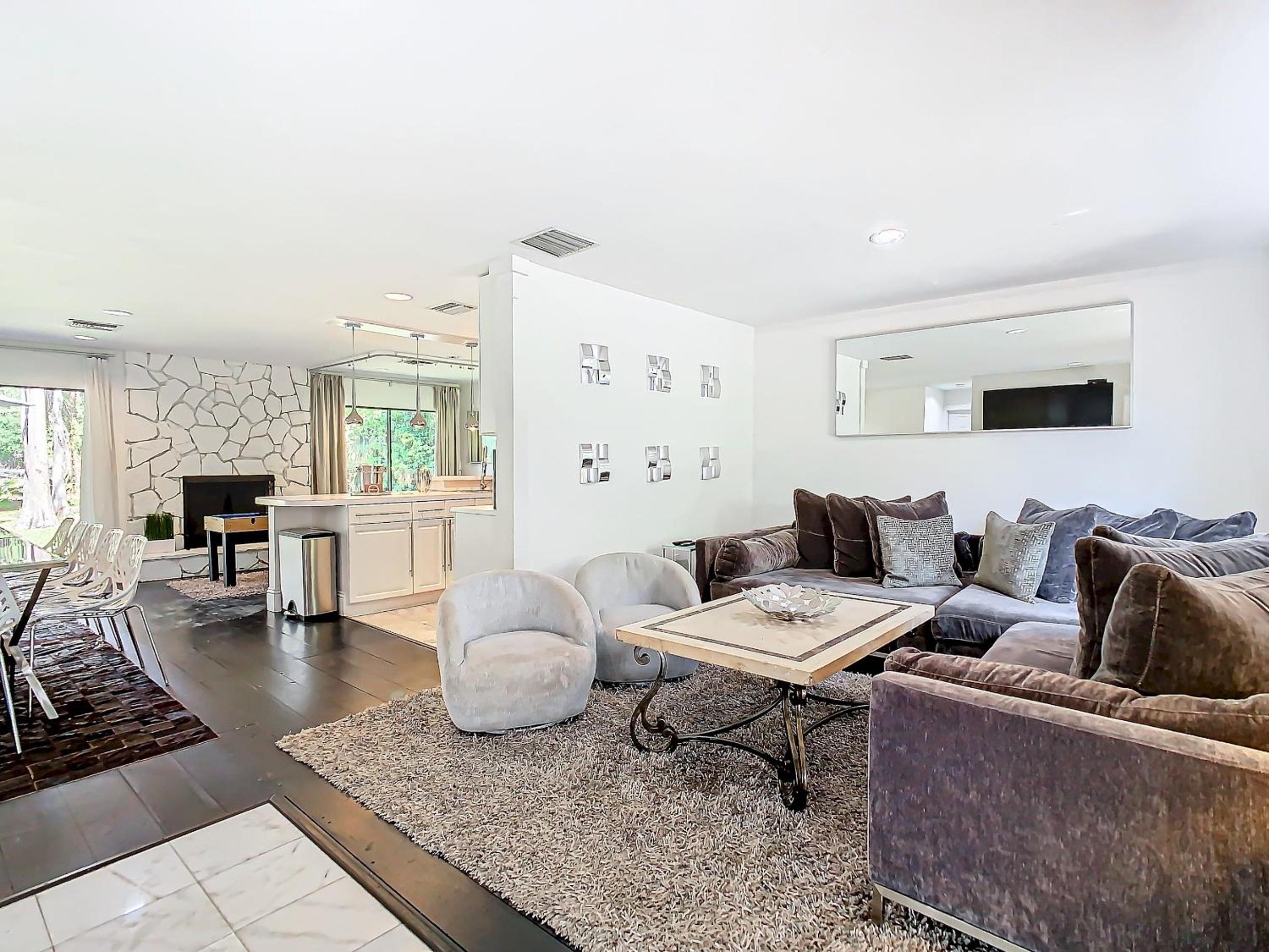 6BR 4BA TampaGolfVilla by AmericanVacationLiving