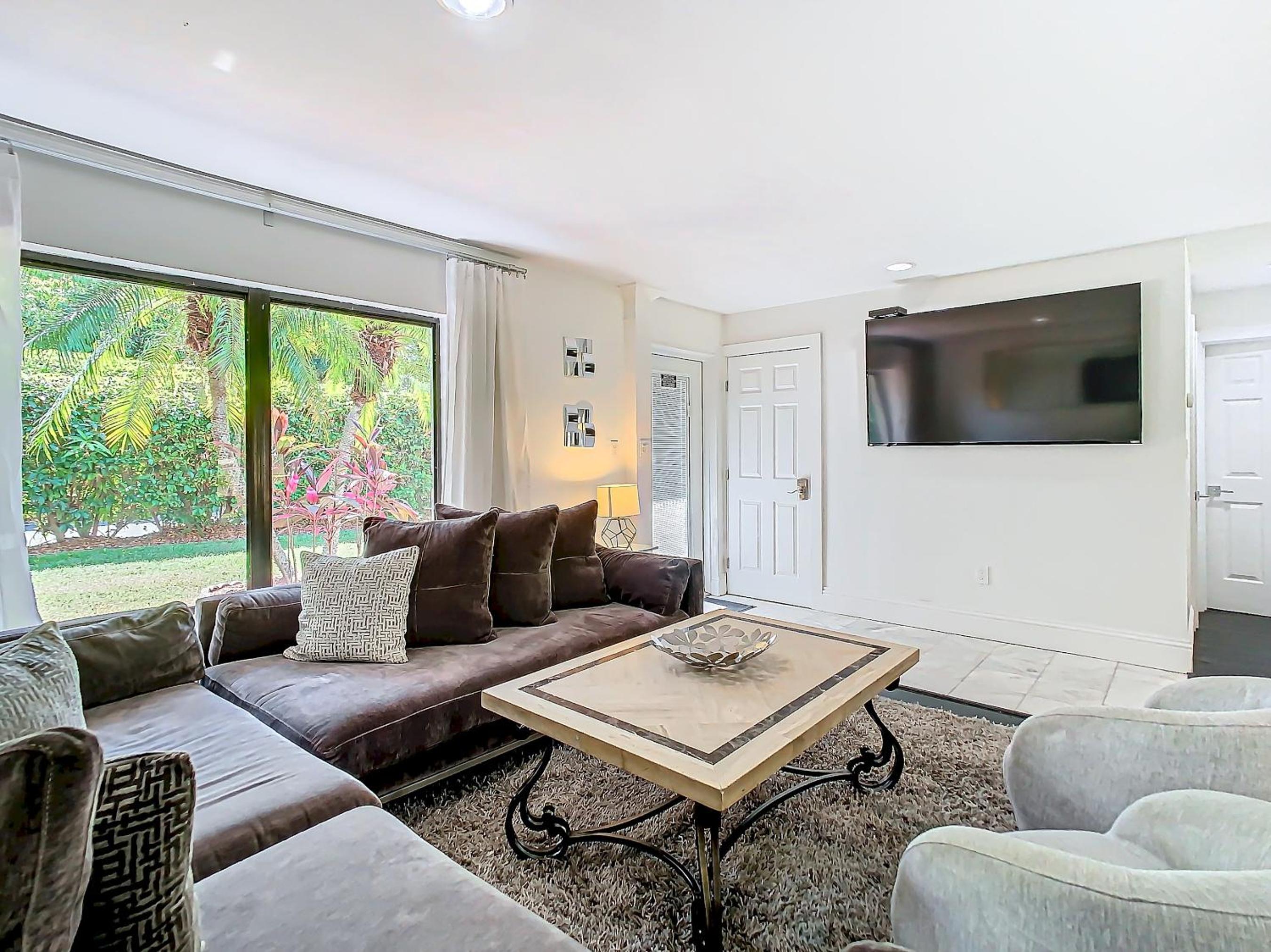 6BR 4BA TampaGolfVilla by AmericanVacationLiving