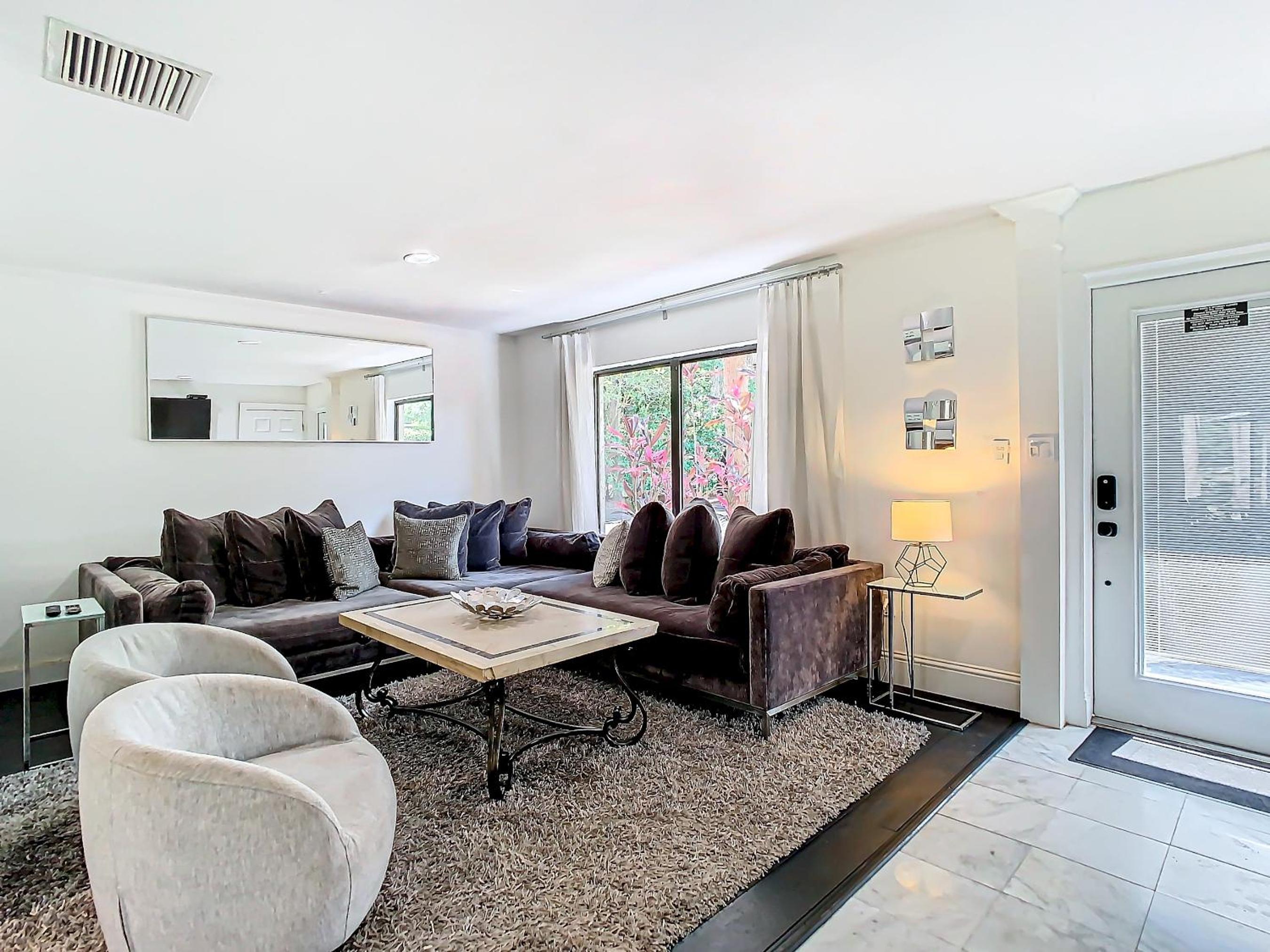 6BR 4BA TampaGolfVilla by AmericanVacationLiving