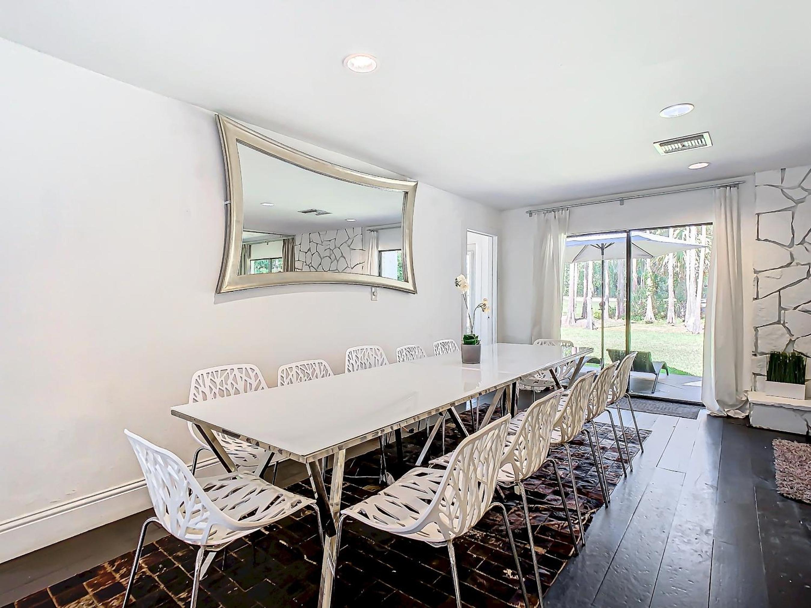 6BR 4BA TampaGolfVilla by AmericanVacationLiving