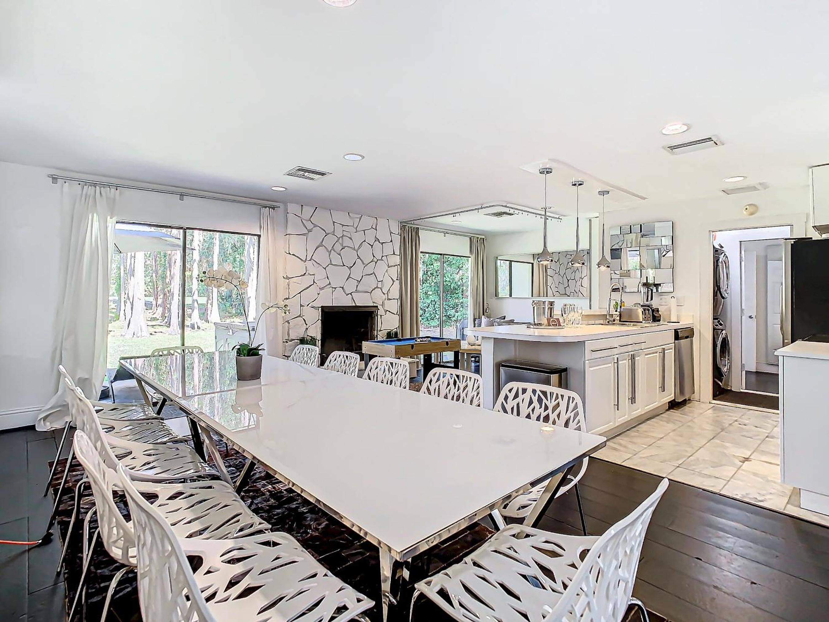 6BR 4BA TampaGolfVilla by AmericanVacationLiving
