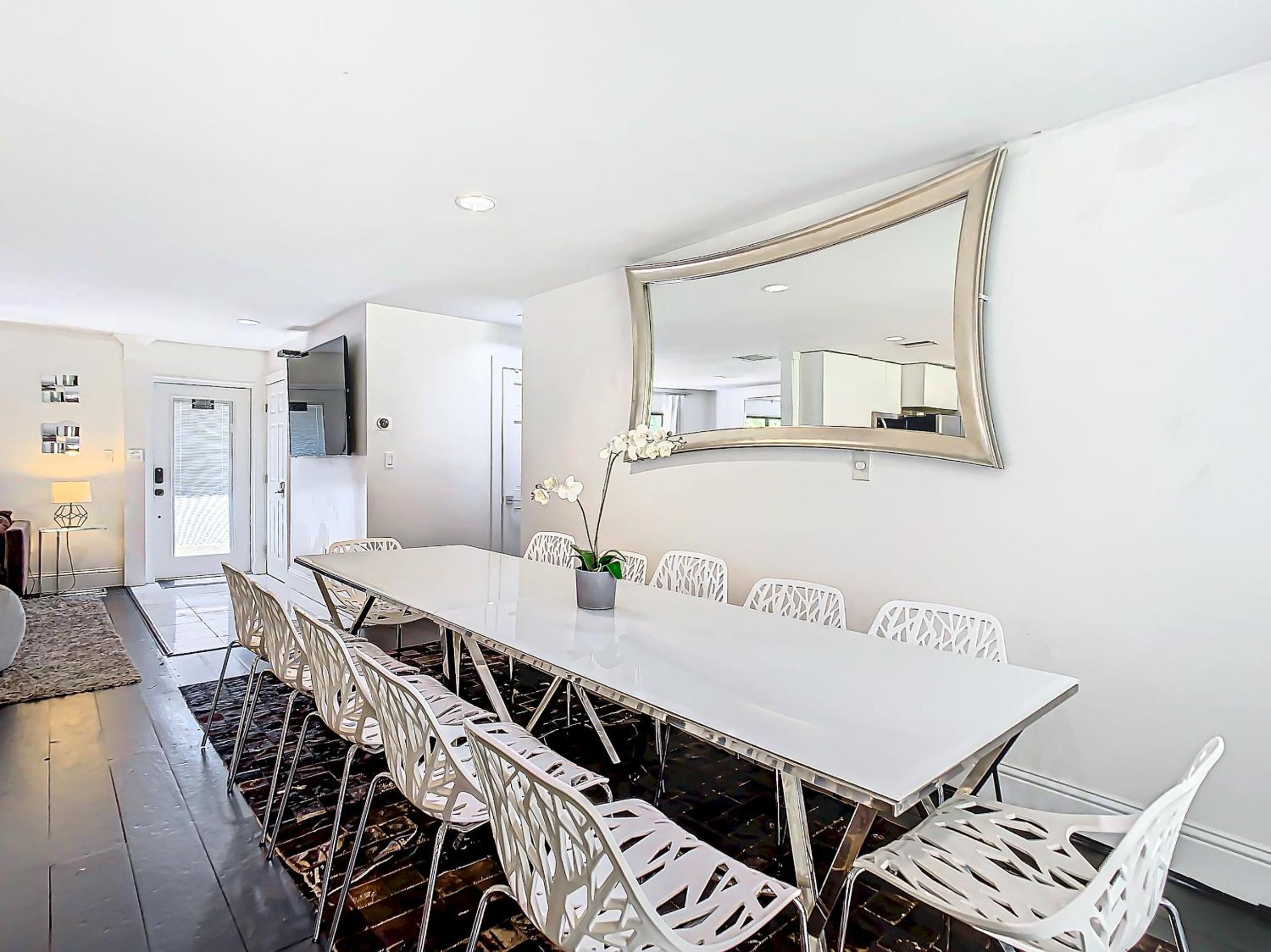 6BR 4BA TampaGolfVilla by AmericanVacationLiving