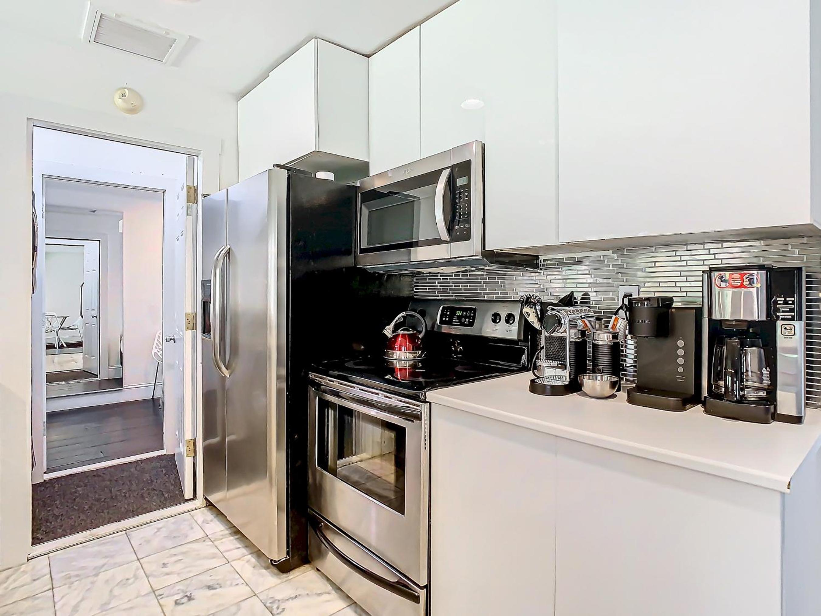 6BR 4BA TampaGolfVilla by AmericanVacationLiving
