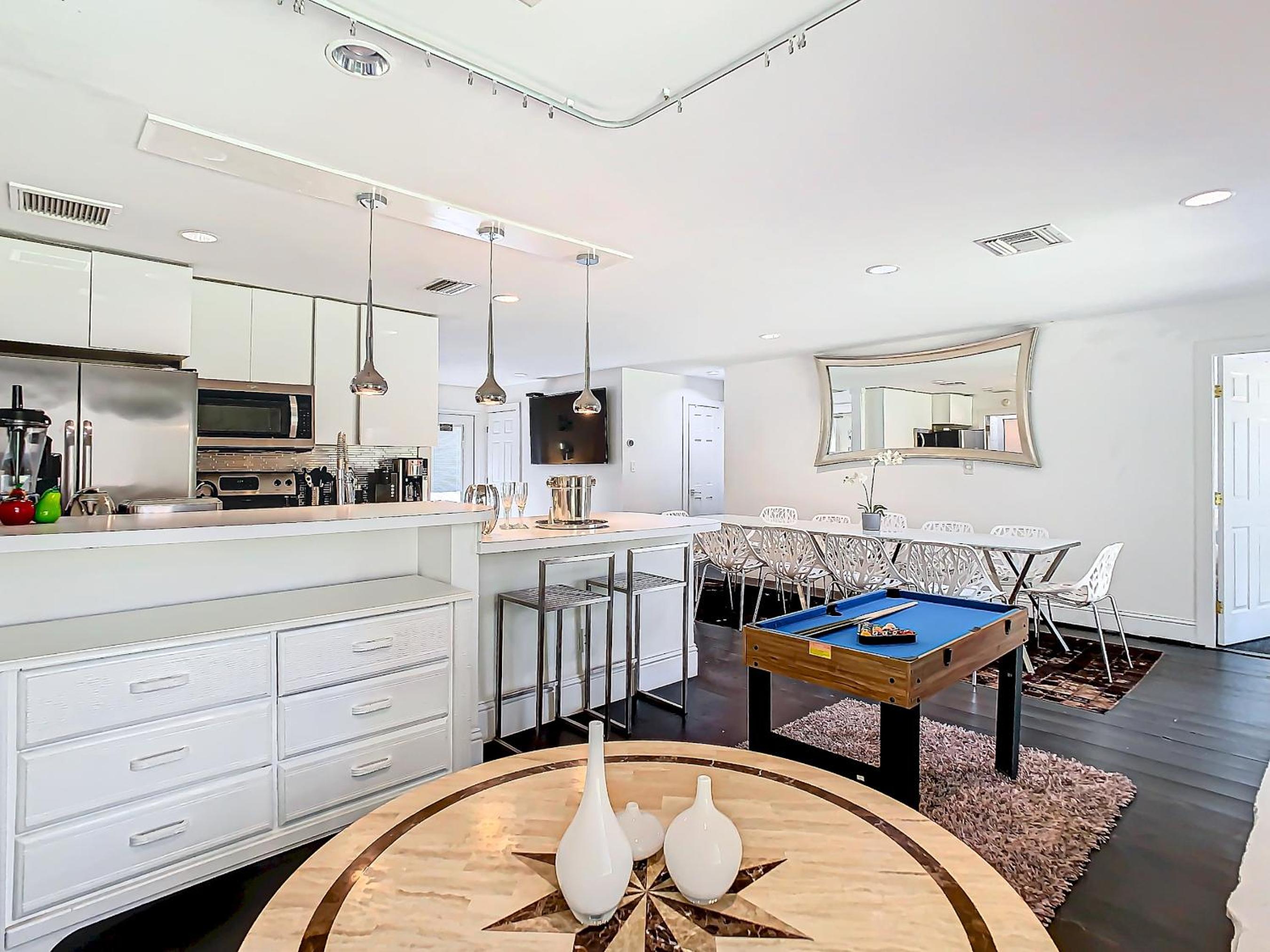 6BR 4BA TampaGolfVilla by AmericanVacationLiving