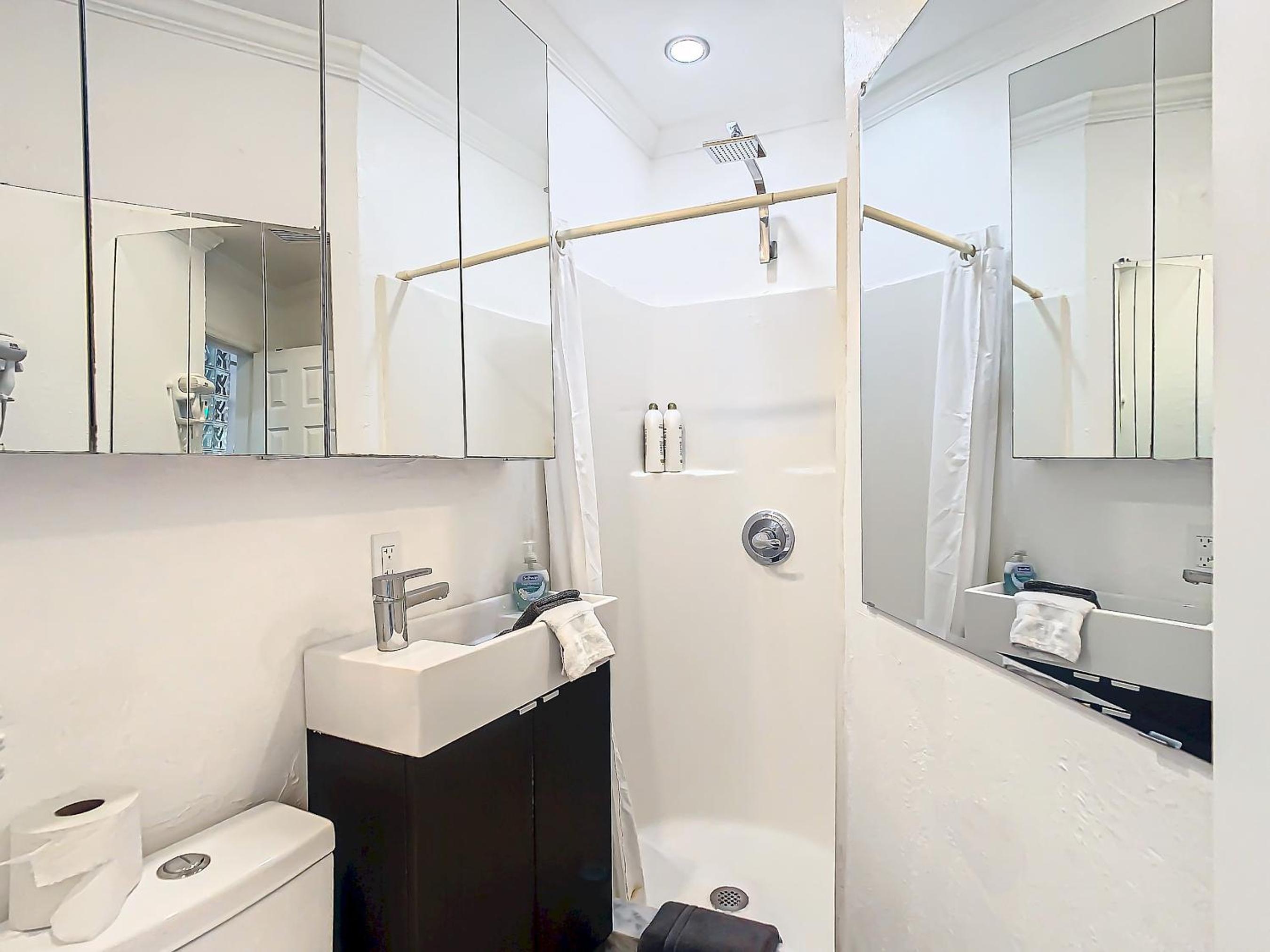 6BR 4BA TampaGolfVilla by AmericanVacationLiving