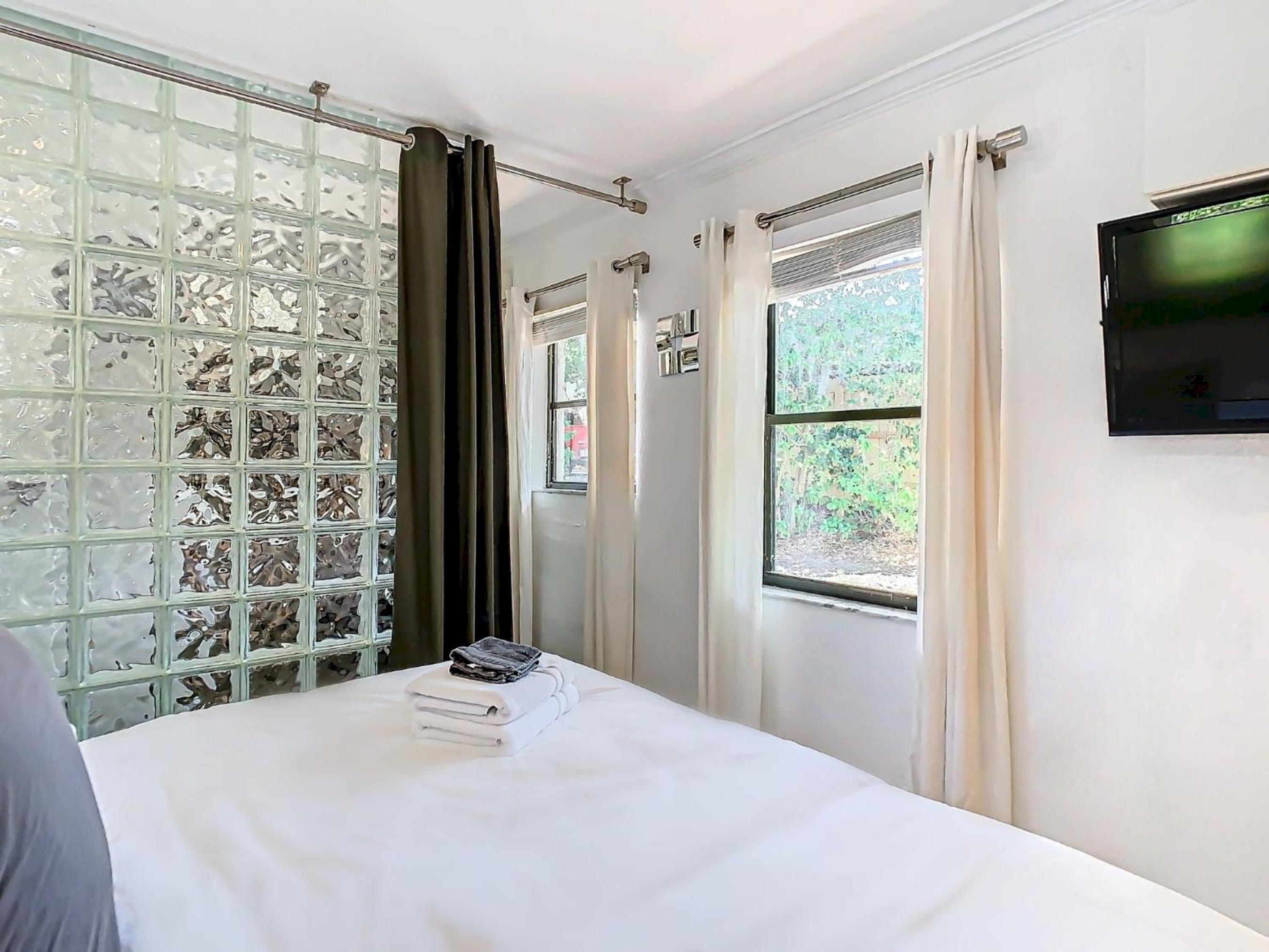 6BR 4BA TampaGolfVilla by AmericanVacationLiving