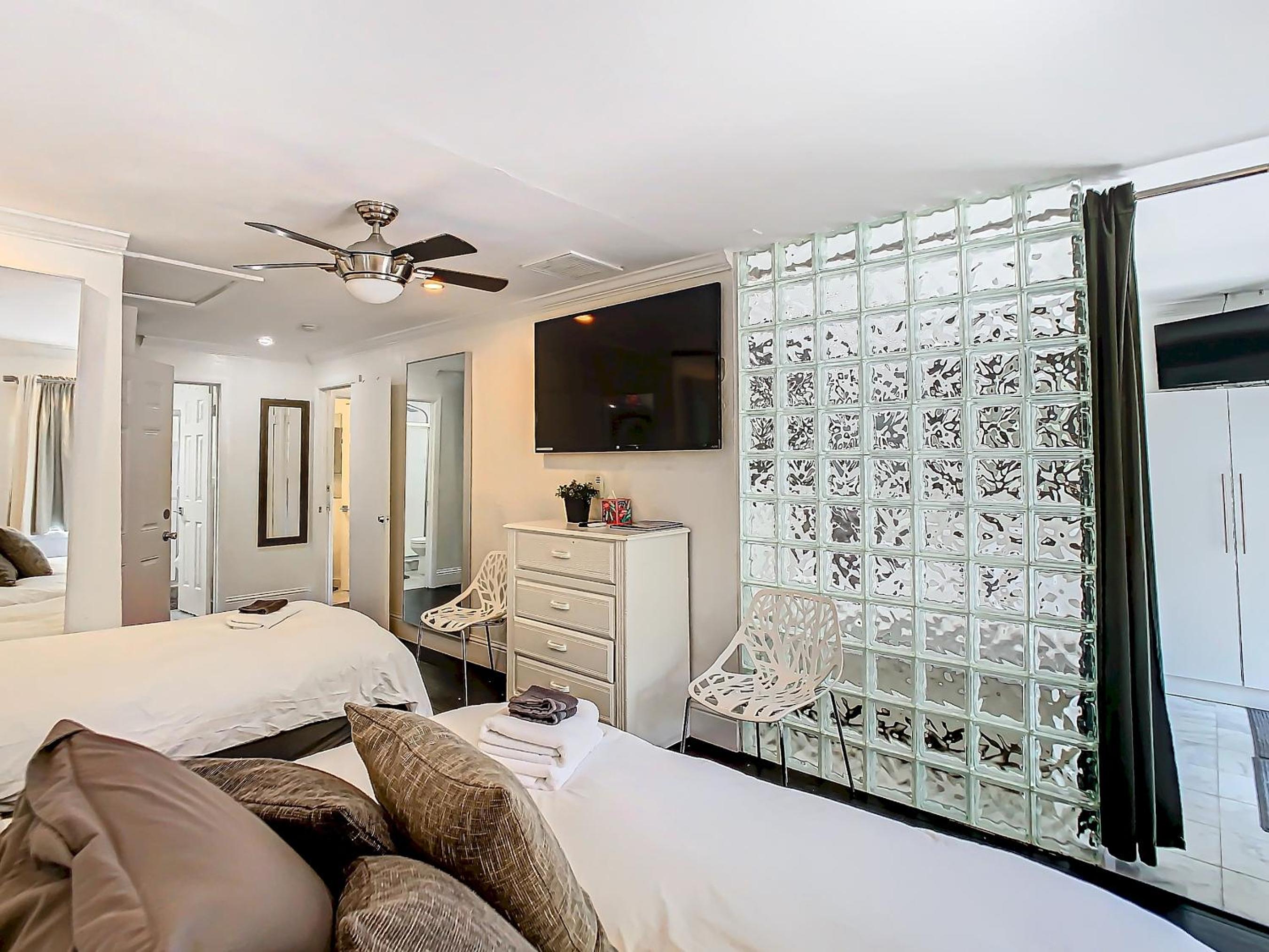 6BR 4BA TampaGolfVilla by AmericanVacationLiving