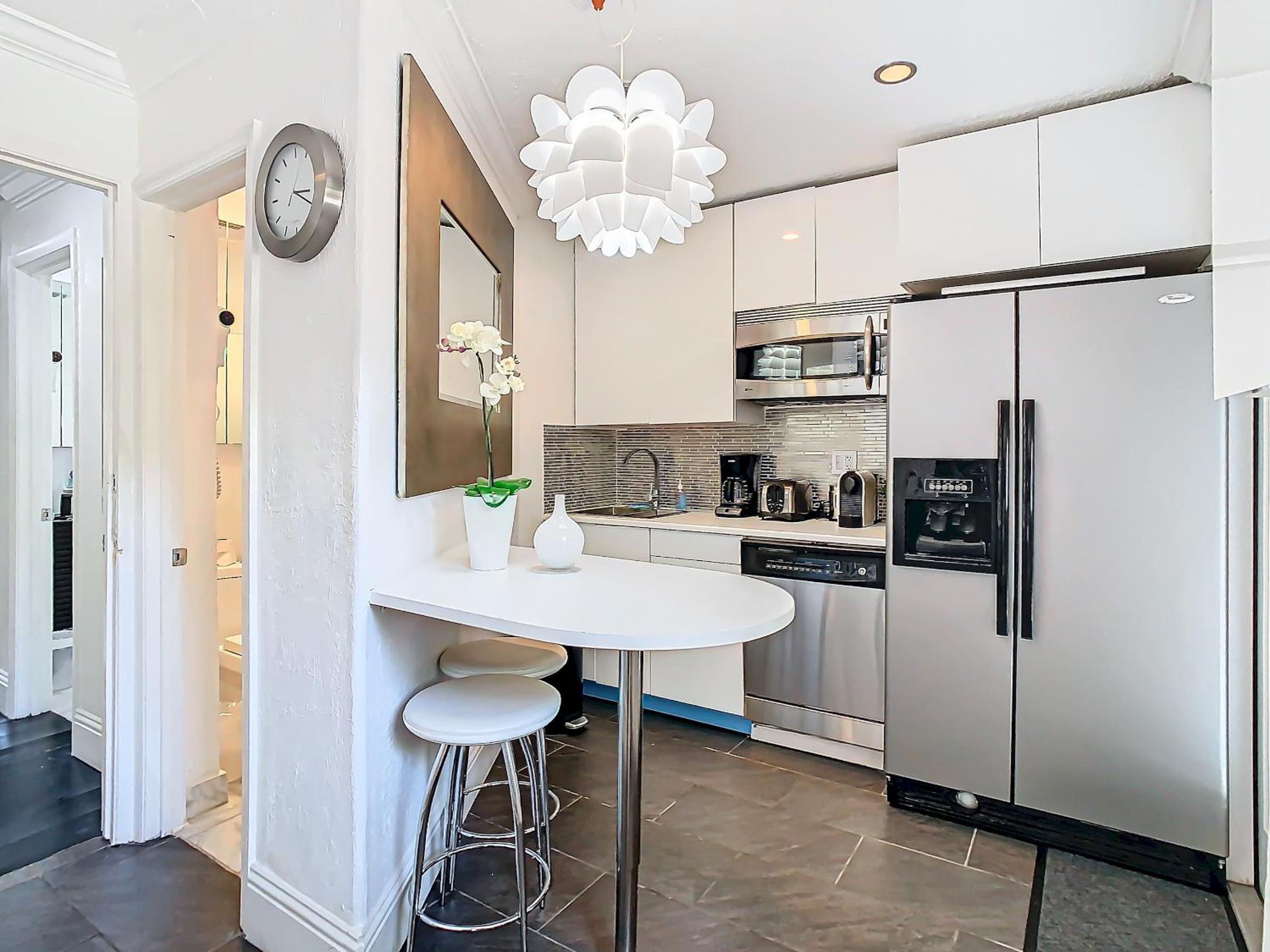 6BR 4BA TampaGolfVilla by AmericanVacationLiving