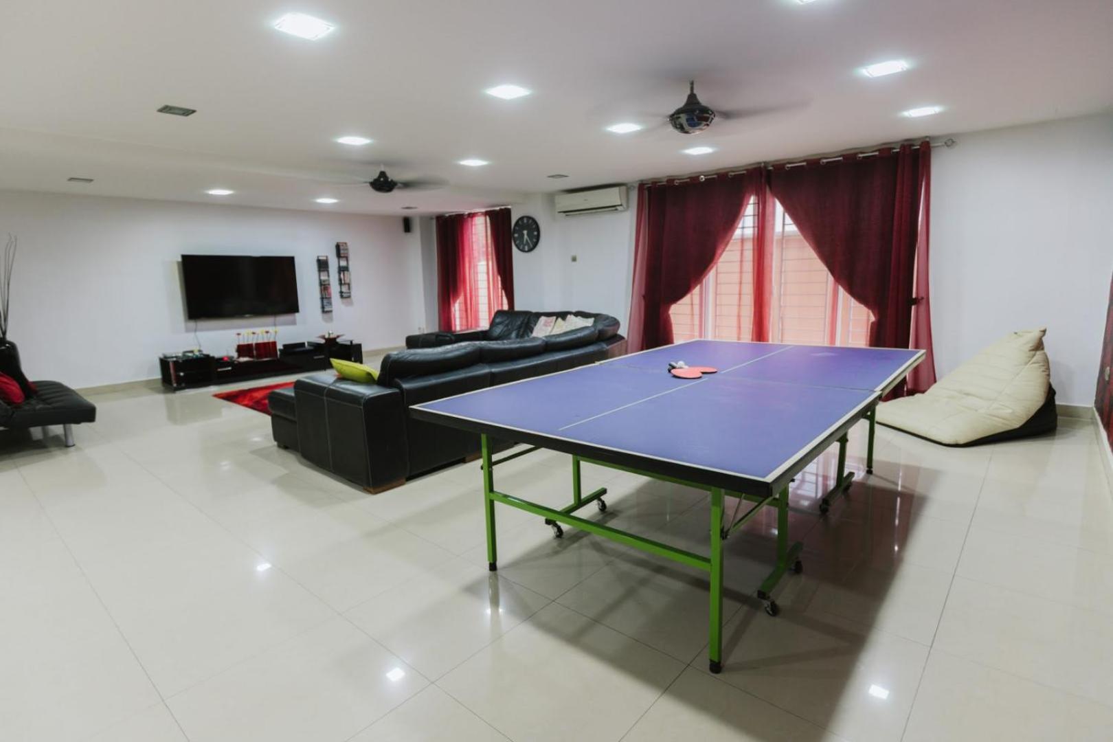 A Lux & Comfy 6BR Home with Private Rooftop Garden photo 5