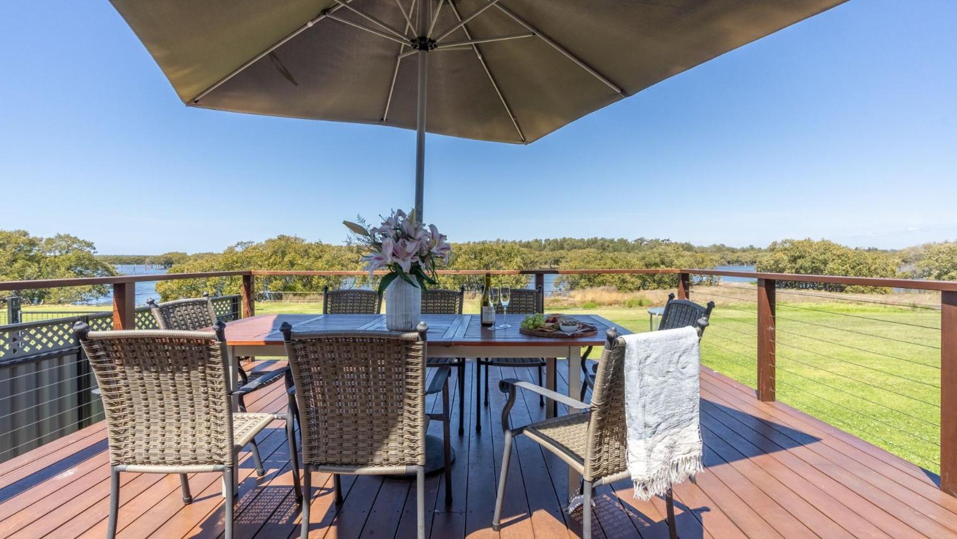 Riverside Retreat, Coolangatta, near Seven Mile Beach
