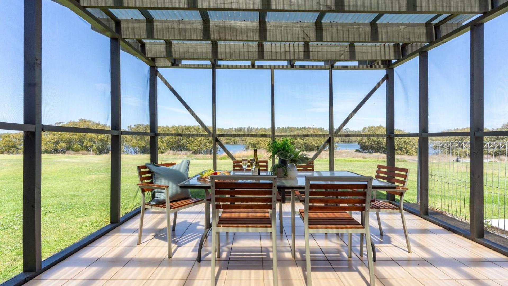 Riverside Retreat, Coolangatta, near Seven Mile Beach