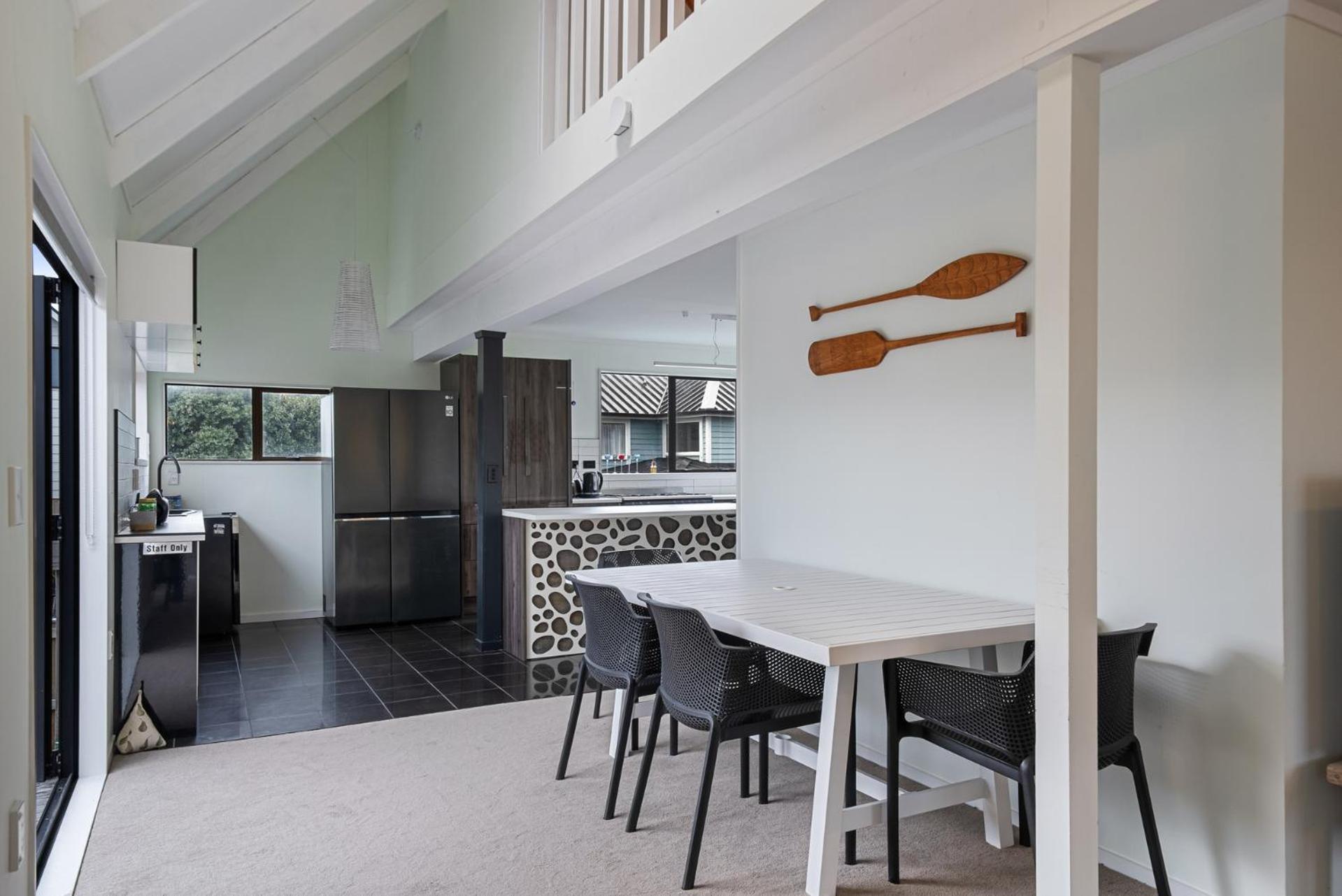 Beach Haven Manor - Waikanae Beach Holiday Home view 2