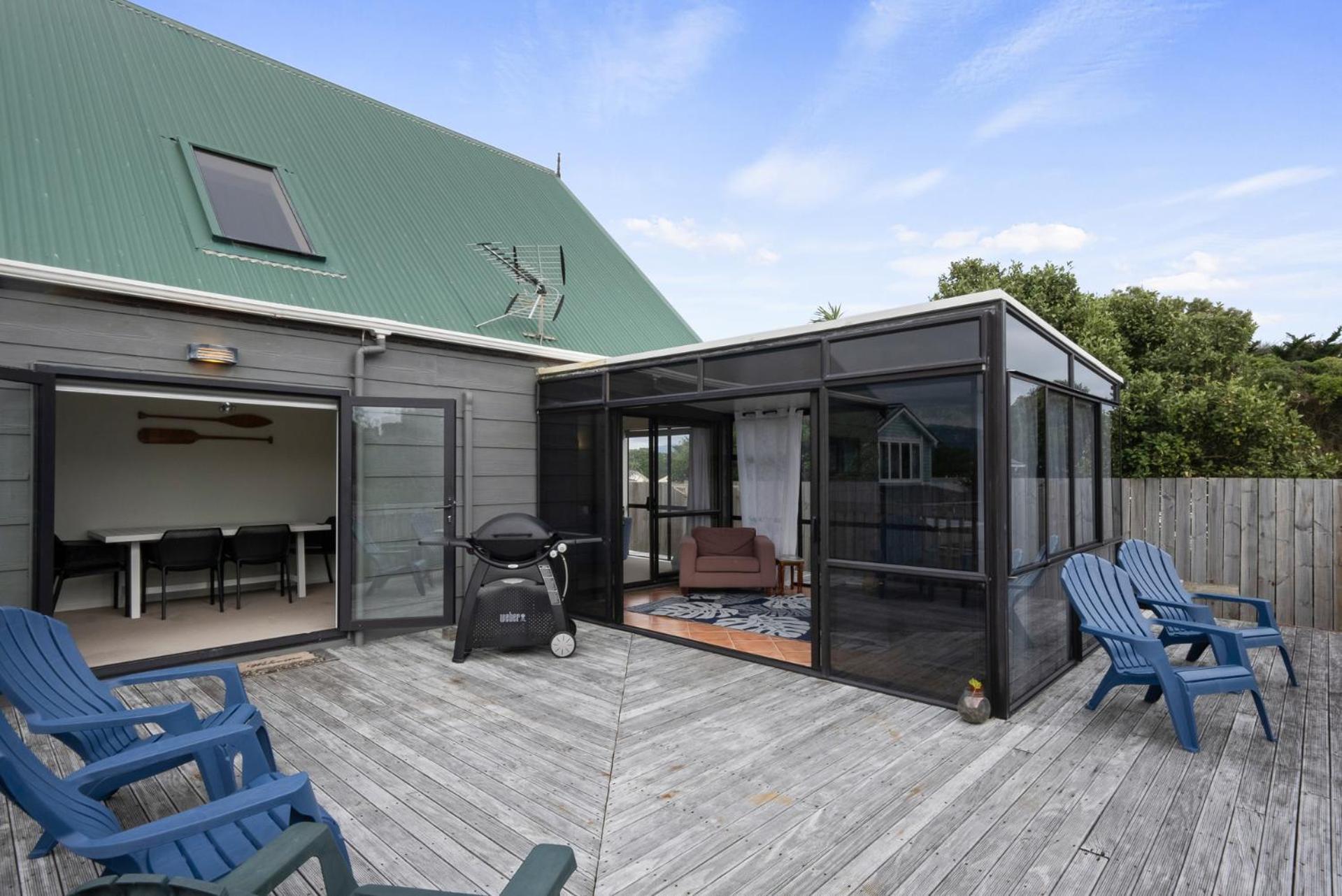 Beach Haven Manor - Waikanae Beach Holiday Home view 5