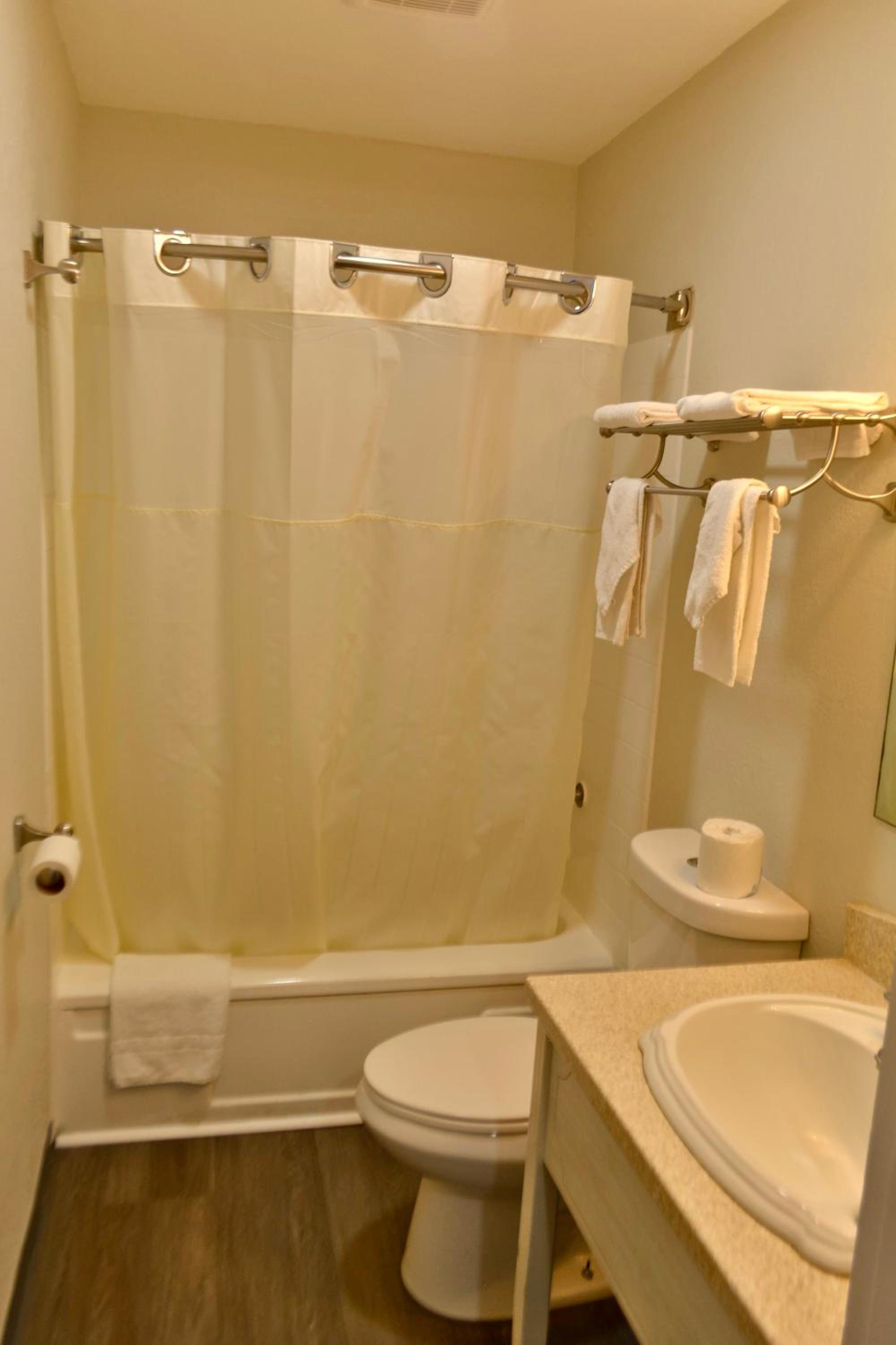 Klamath Falls Vacations - Maverick Motel - Modern Renovated Motel - Property Image 33