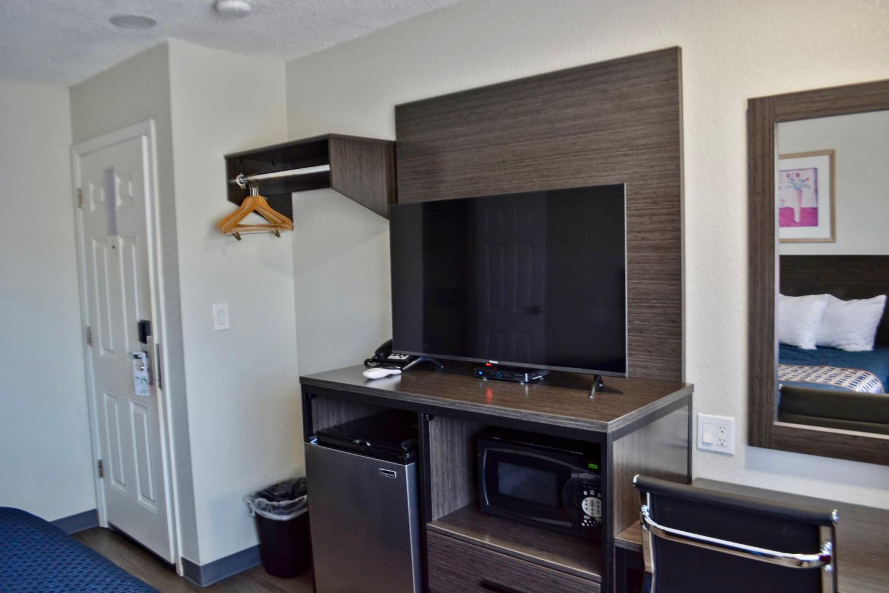 Klamath Falls Vacations - Maverick Motel - Modern Renovated Motel - Property Image 37