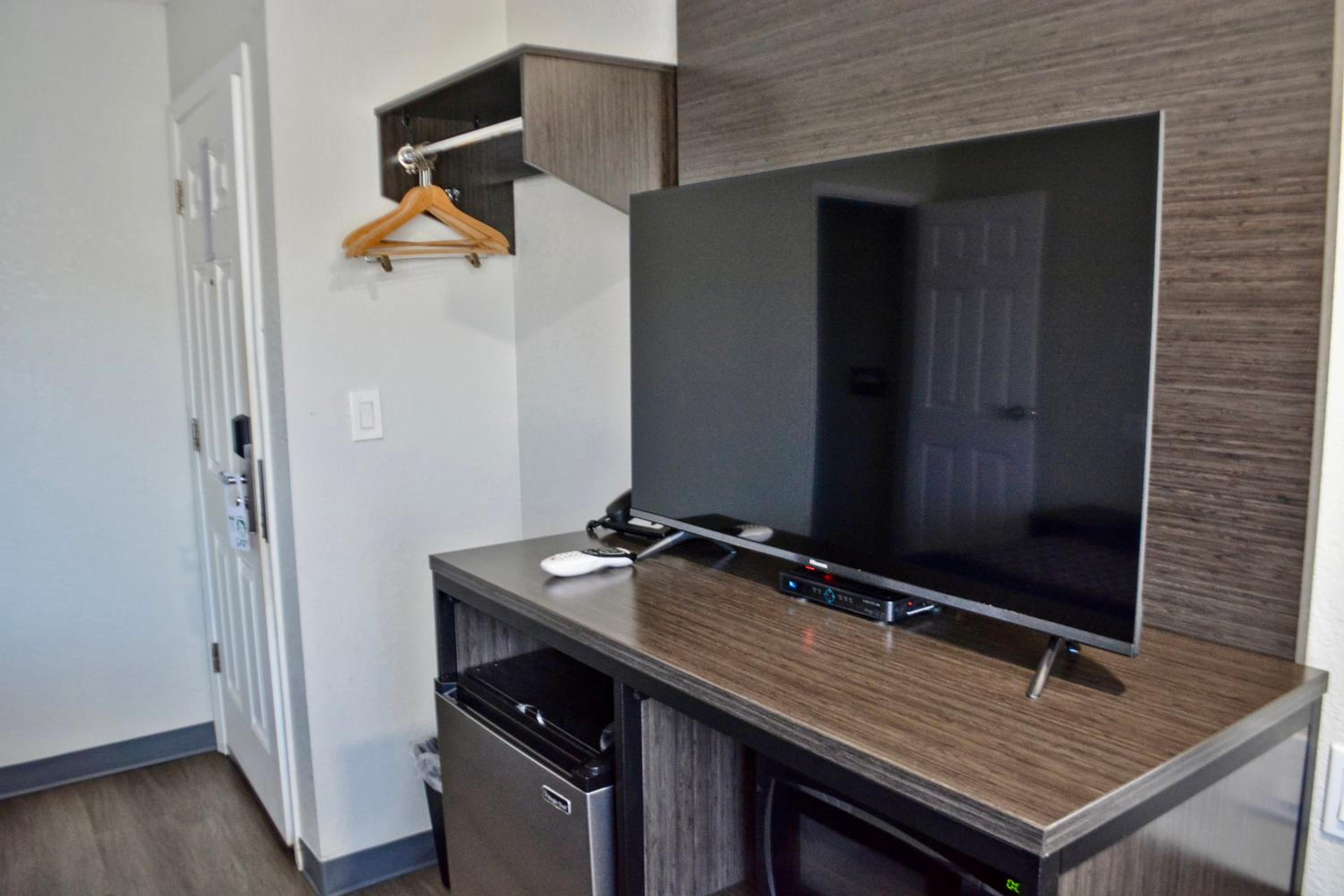 Klamath Falls Vacations - Maverick Motel - Modern Renovated Motel - Property Image 43