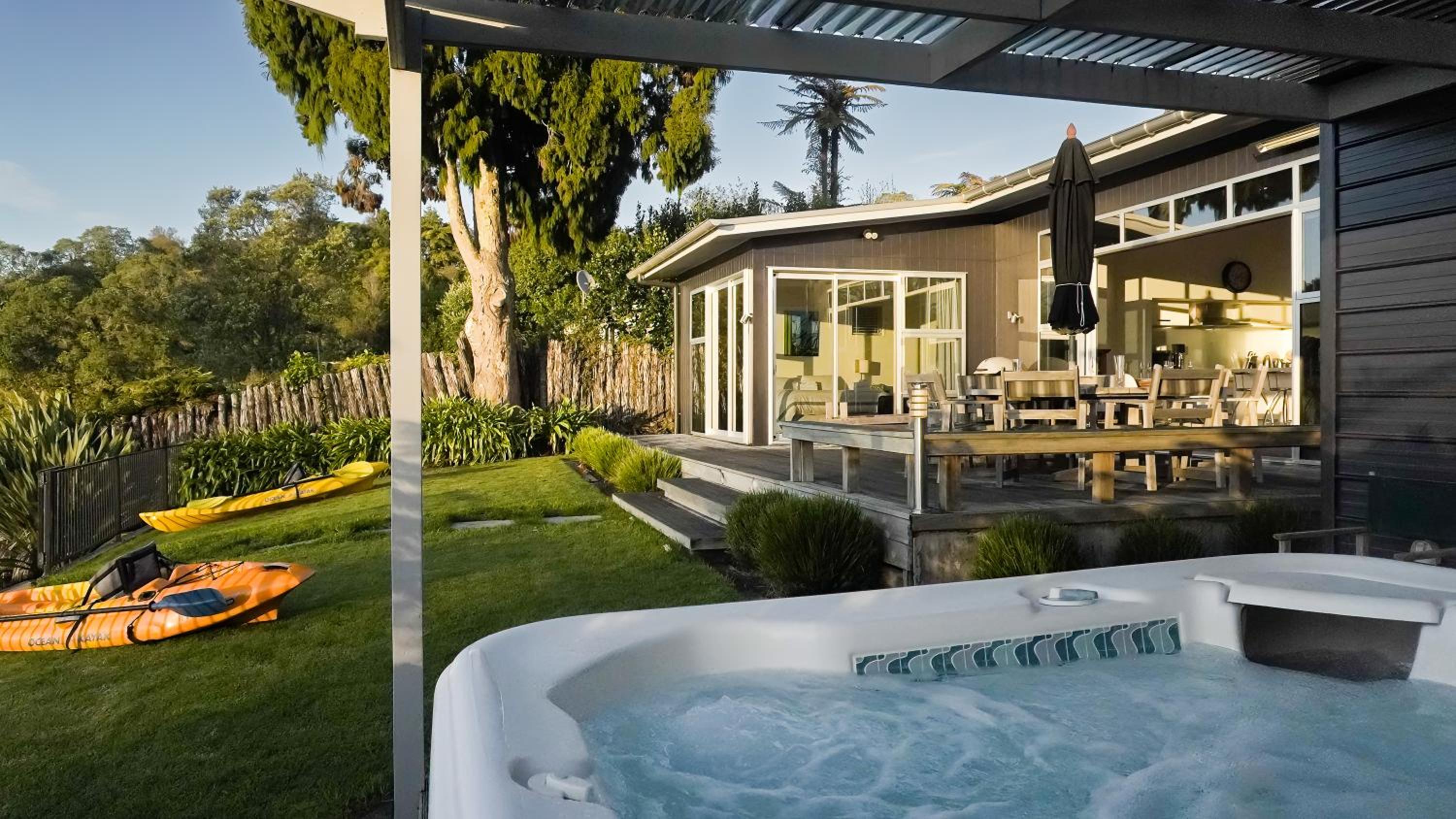 Lakefront Oasis