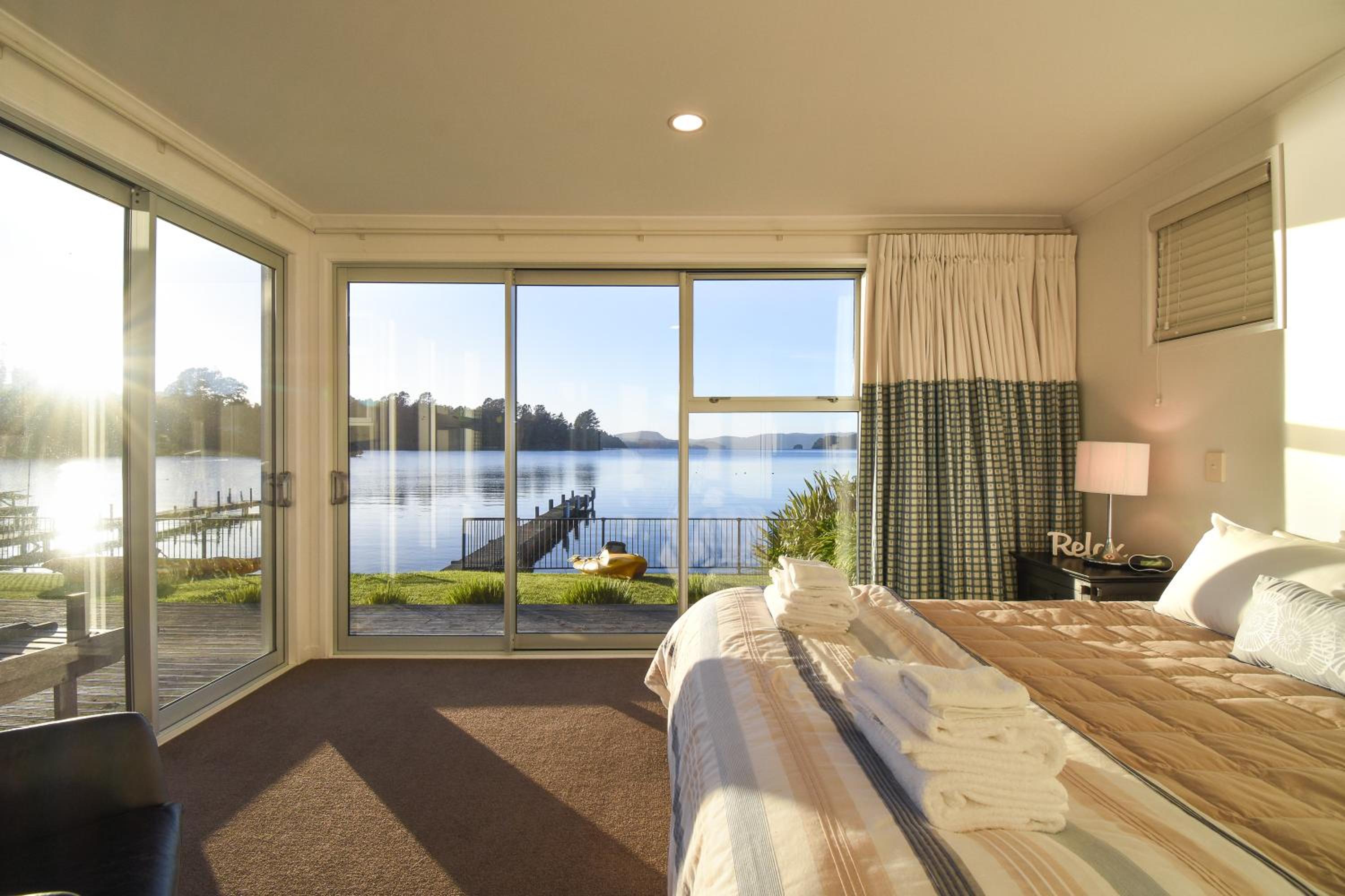 Lakefront Oasis