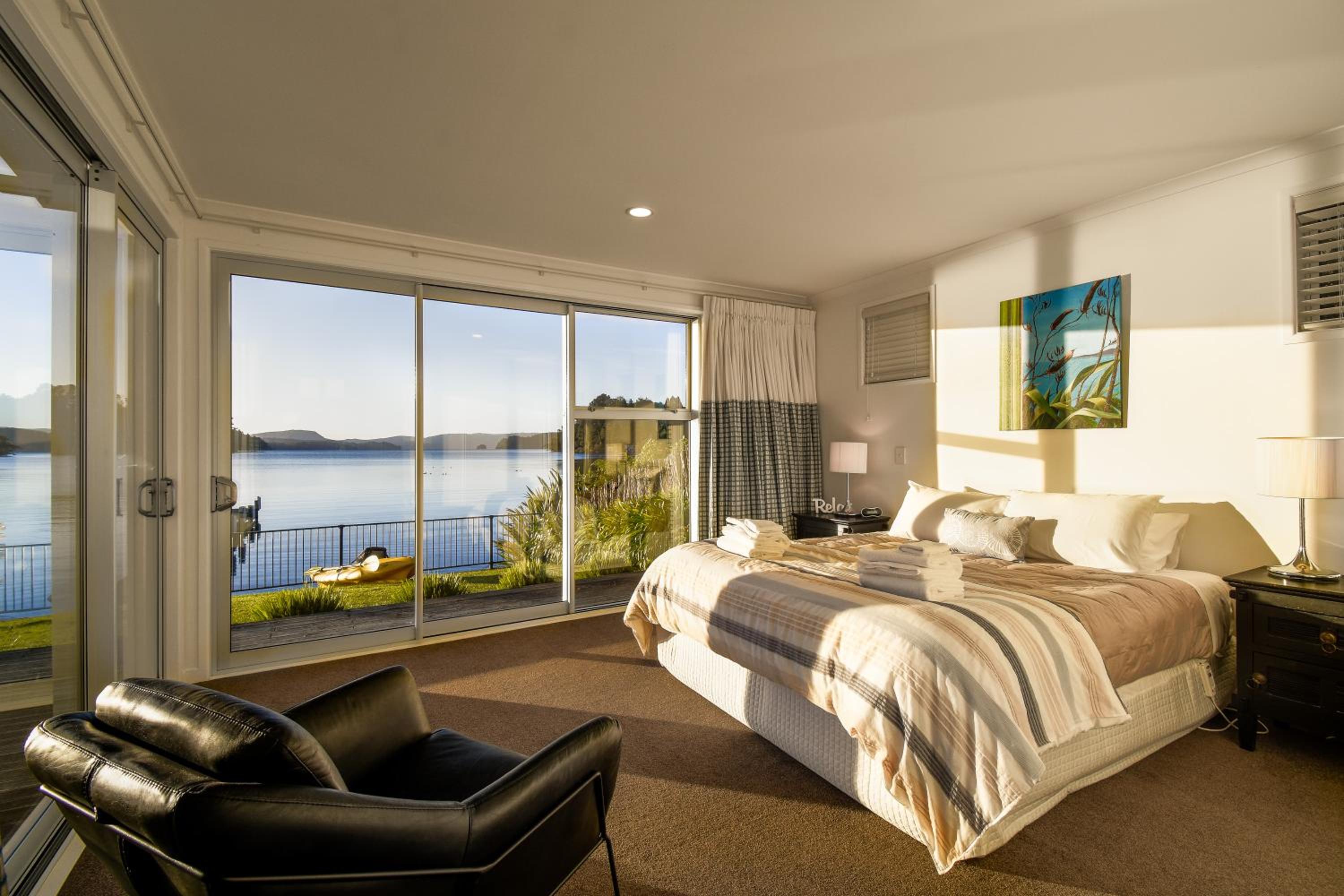 Lakefront Oasis