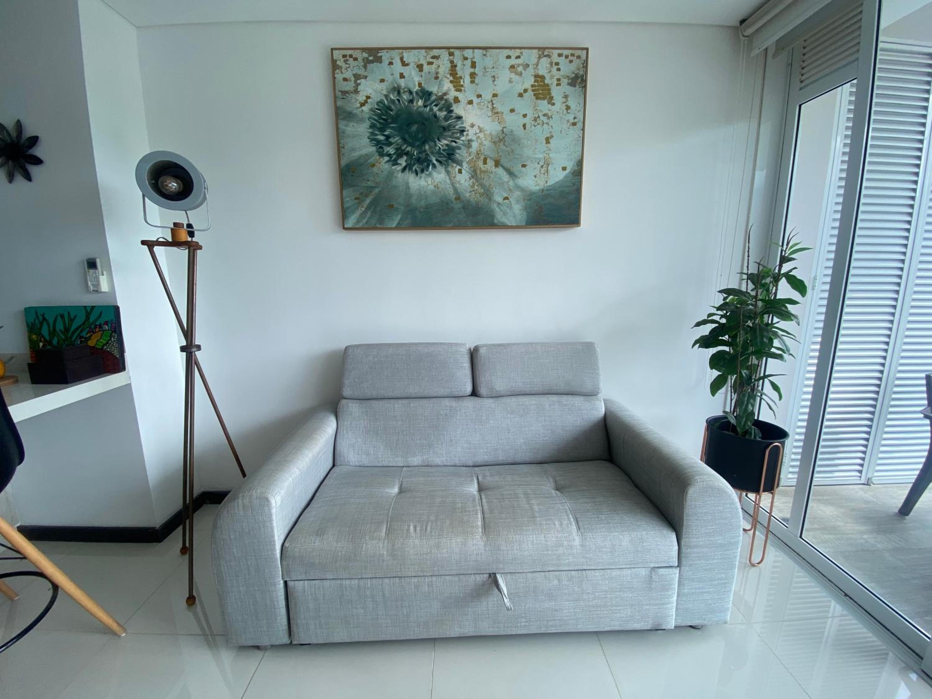 Modern well-equipped 4 PPL condo/5 MIN beach walk