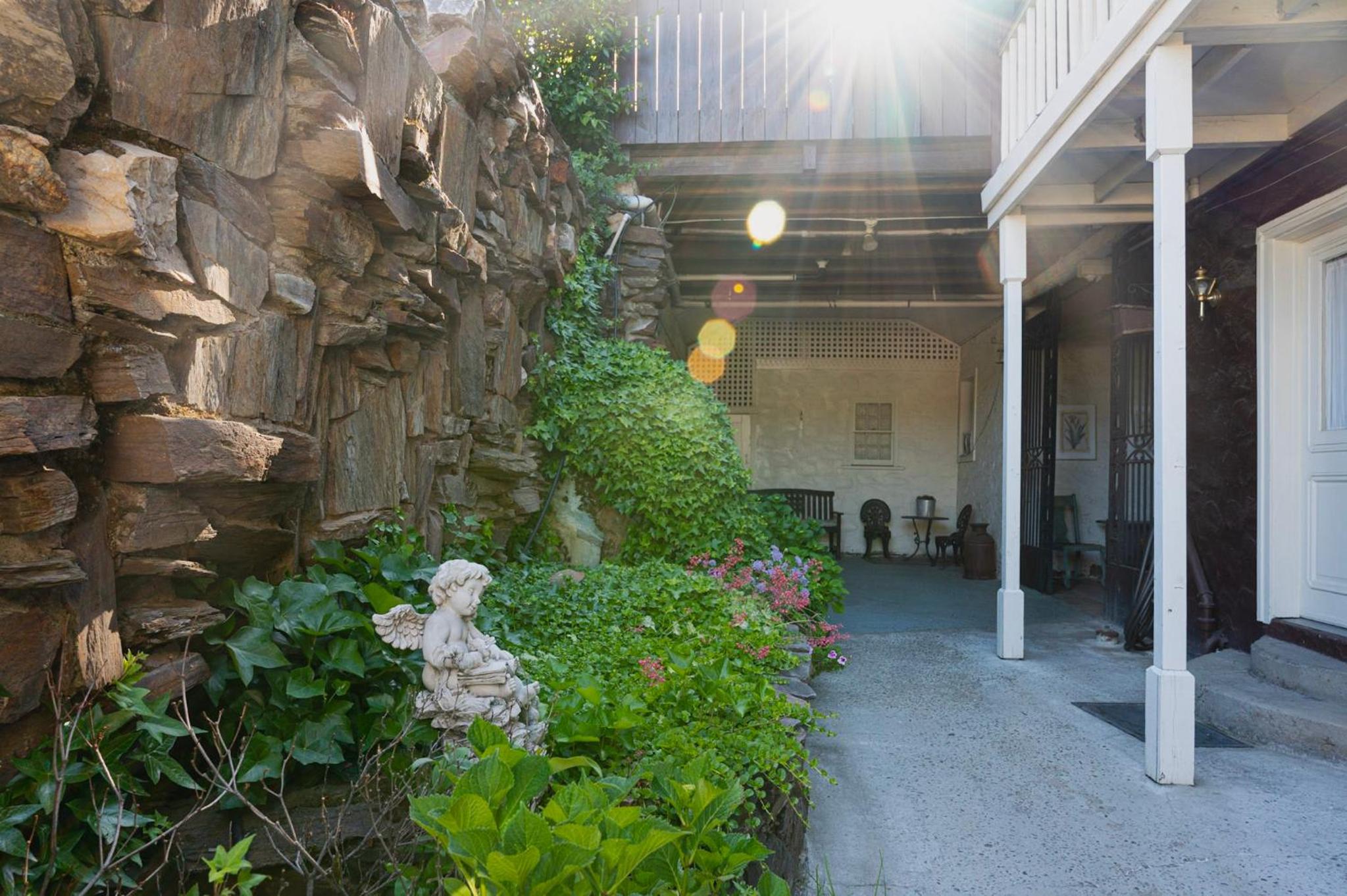 Gunn House Hotel