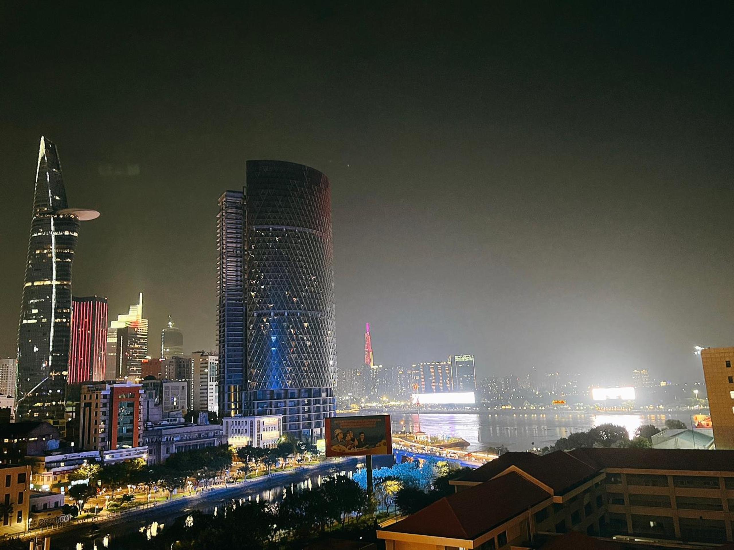 BLUE HARBOUR - SAIGON ROYAL Fully - furnished Apt in Dist 4, 2 Bedrooms