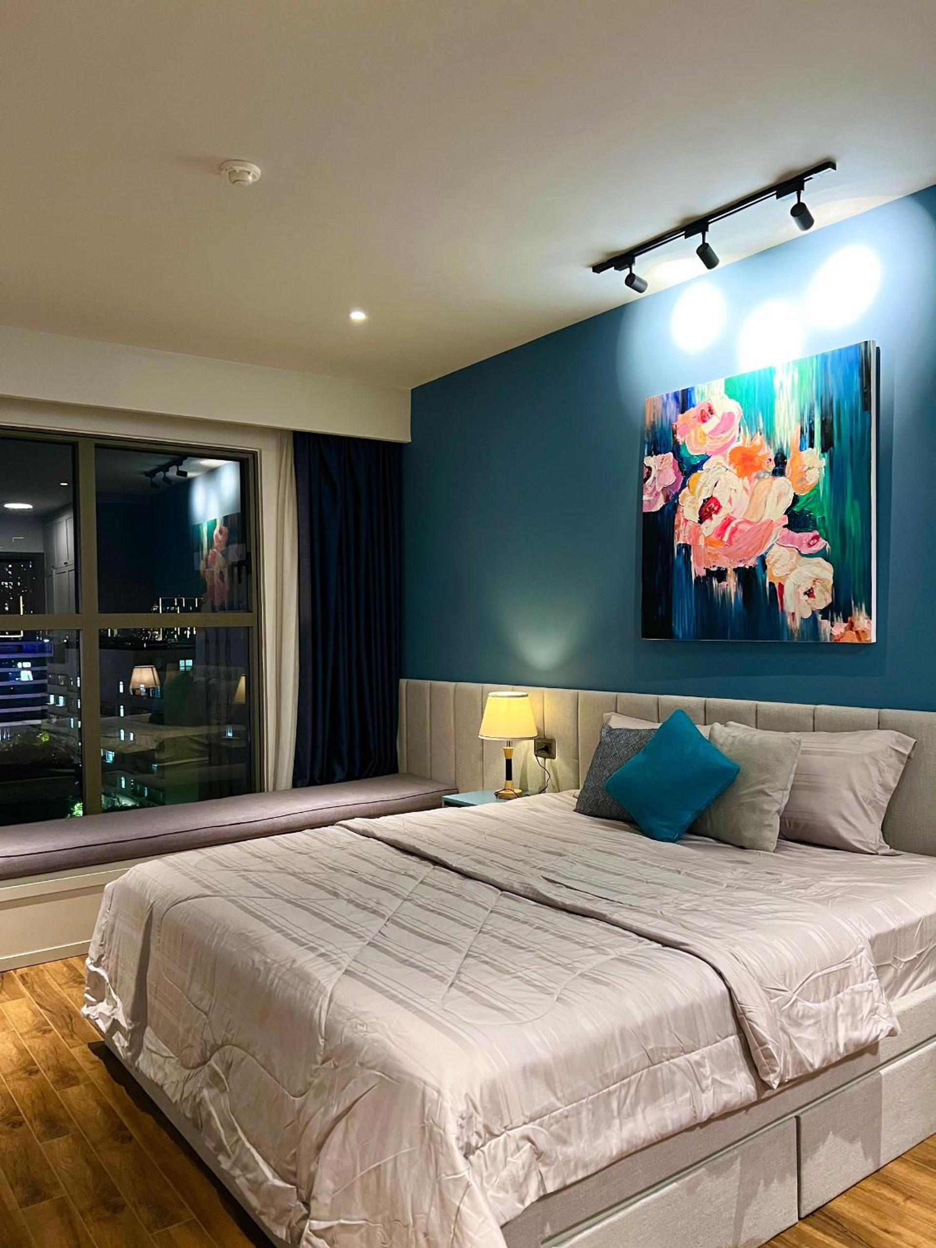 BLUE HARBOUR - SAIGON ROYAL Fully - furnished Apt in Dist 4, 2 Bedrooms