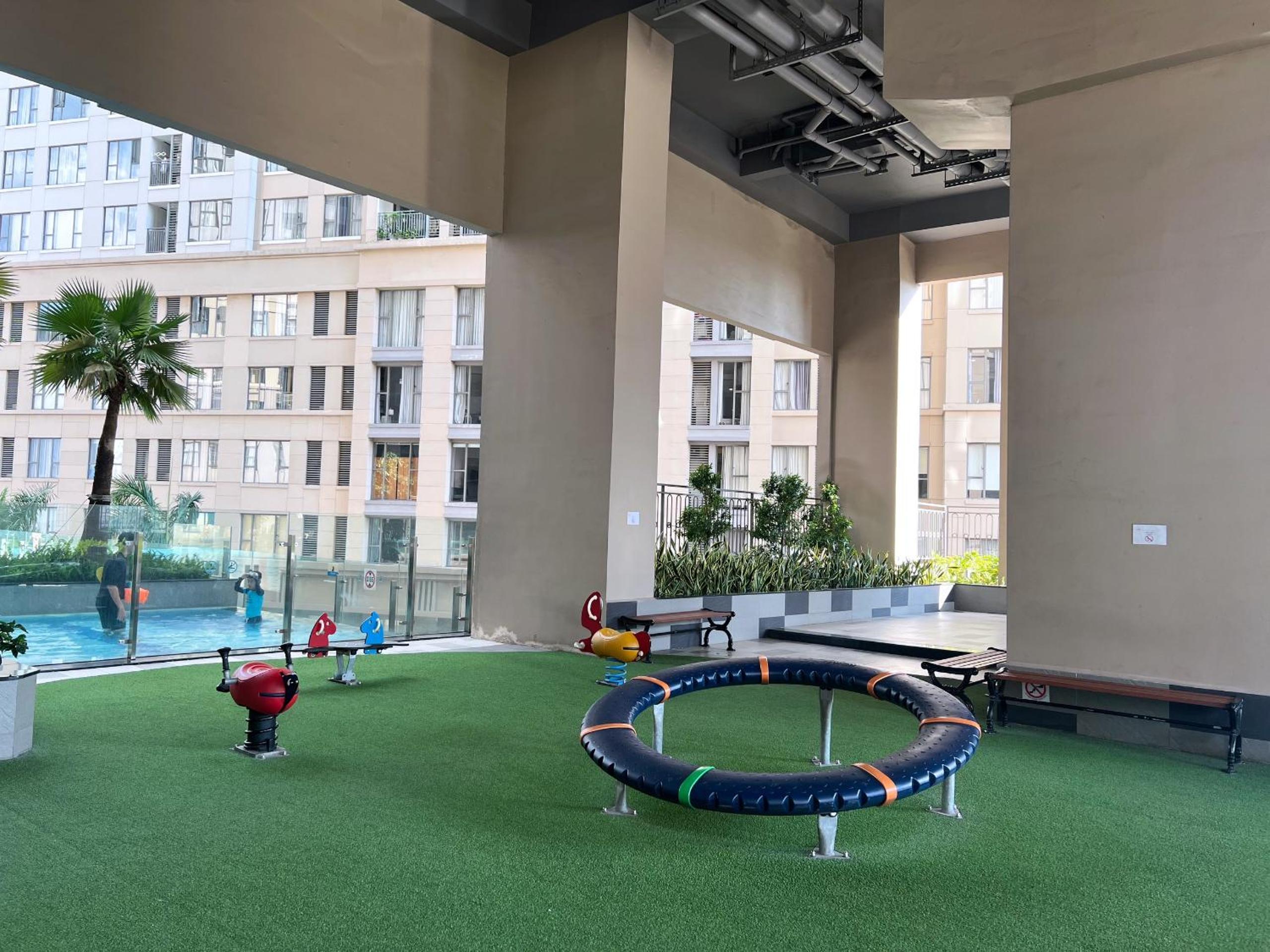 BLUE HARBOUR - SAIGON ROYAL Fully - furnished Apt in Dist 4, 2 Bedrooms