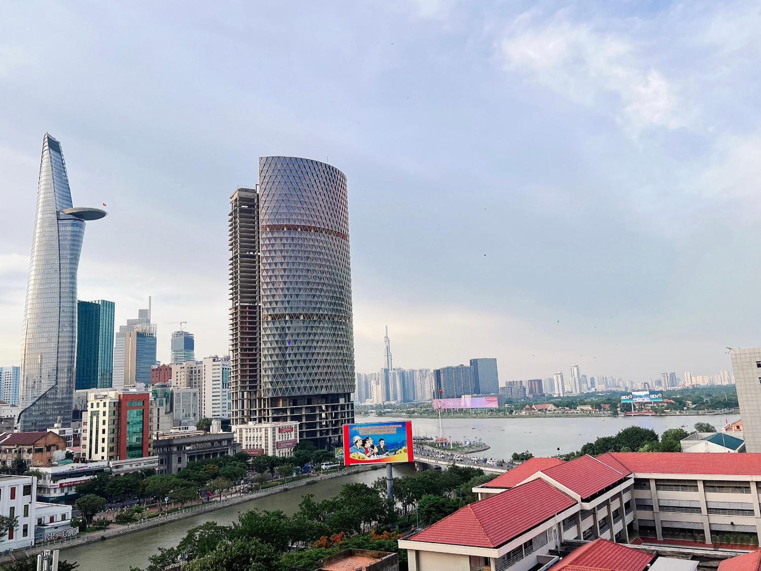 BLUE HARBOUR - SAIGON ROYAL Fully - furnished Apt in Dist 4, 2 Bedrooms