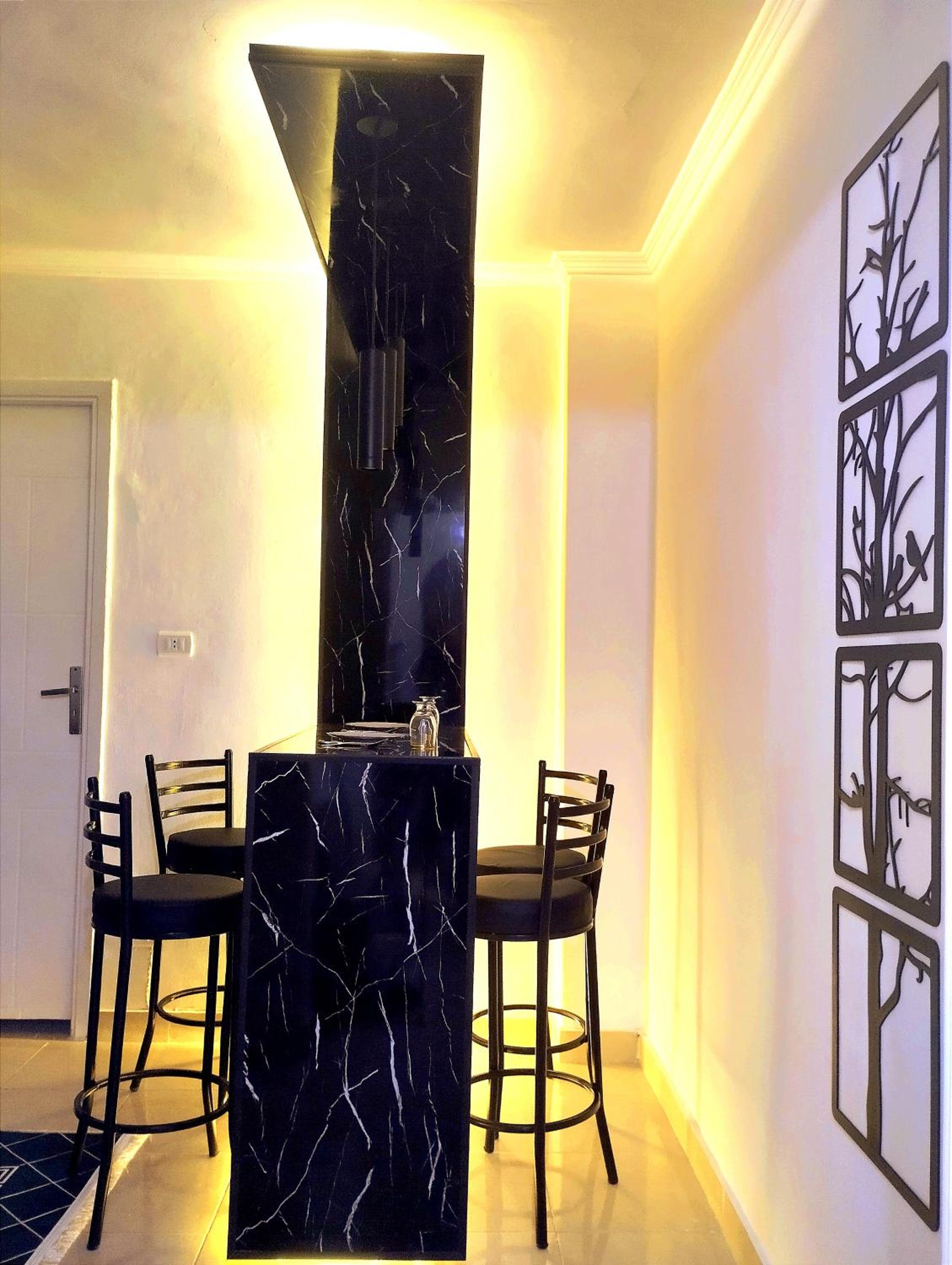 Hotel Nice House 2, Home Theater And Netflix