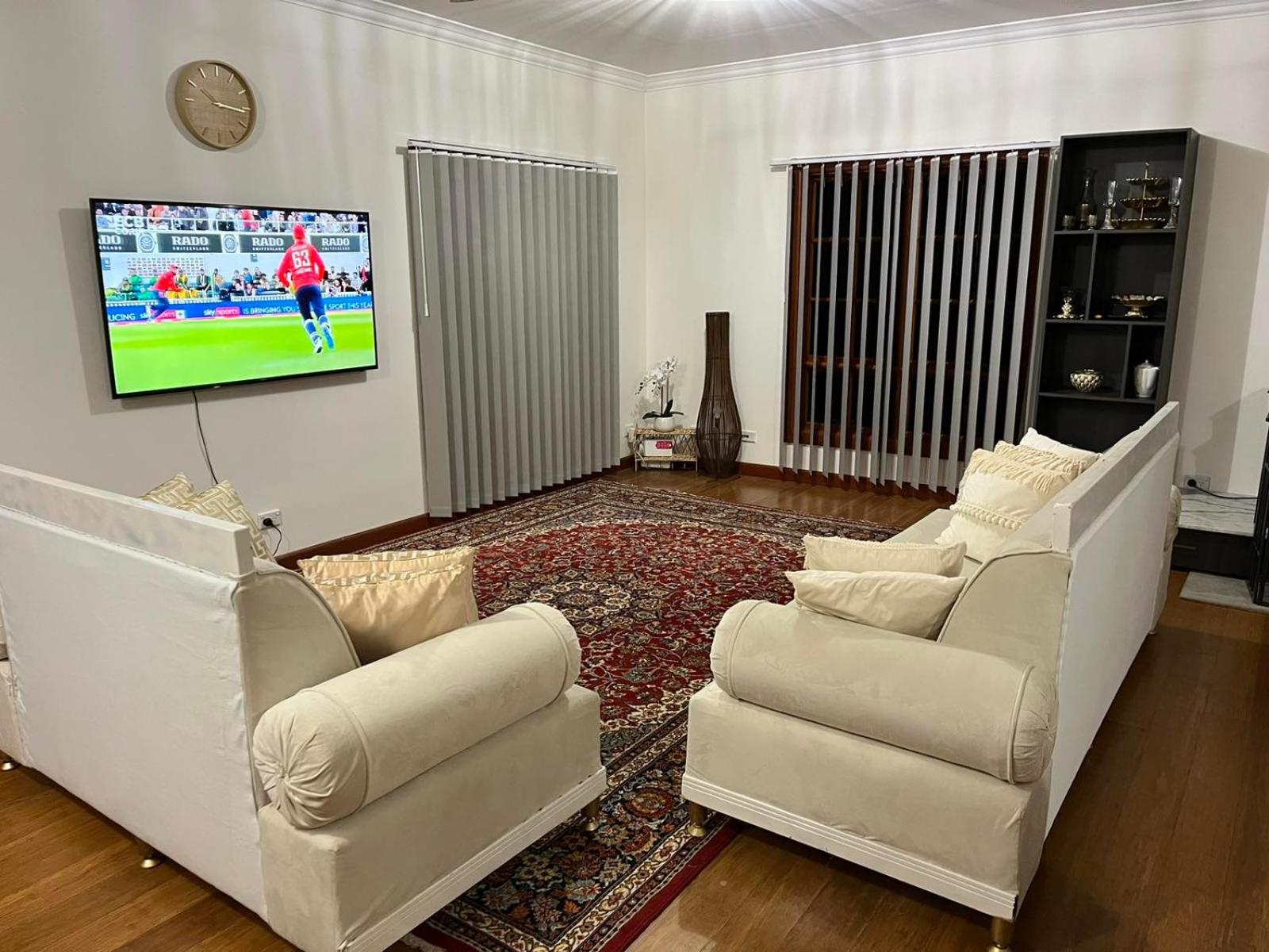 Kathmandu Farmstay - Pool Table, Ping Pong, Bicycles, PlayStation, Netflix, close to Bathurst and Mayfield Garden