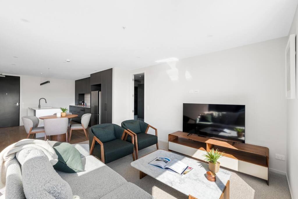 Wanaka Modern Apartment with Balcony views Sleeps 4 view 3