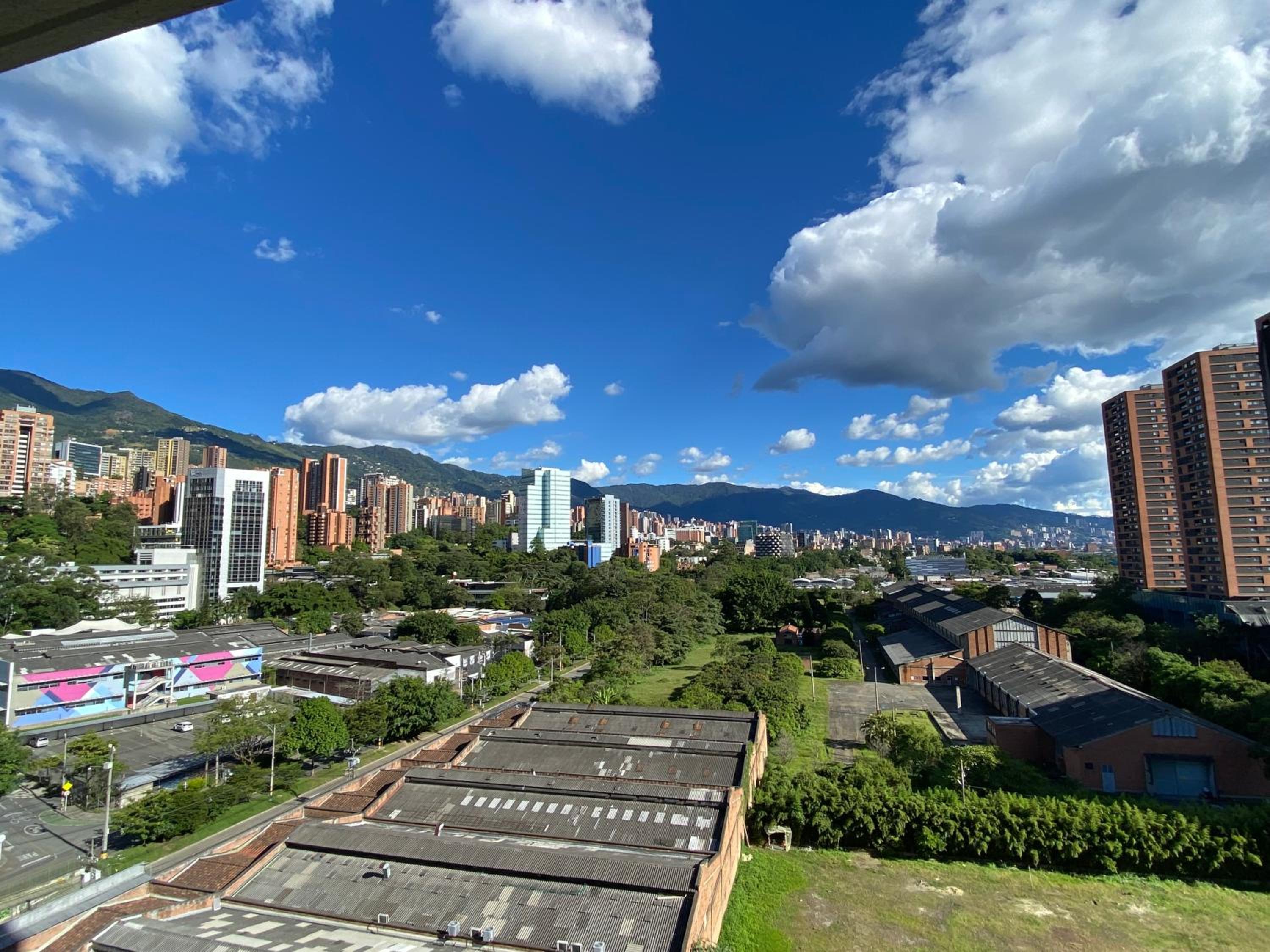 Cómodo y completo apartamento cerca a Provenza