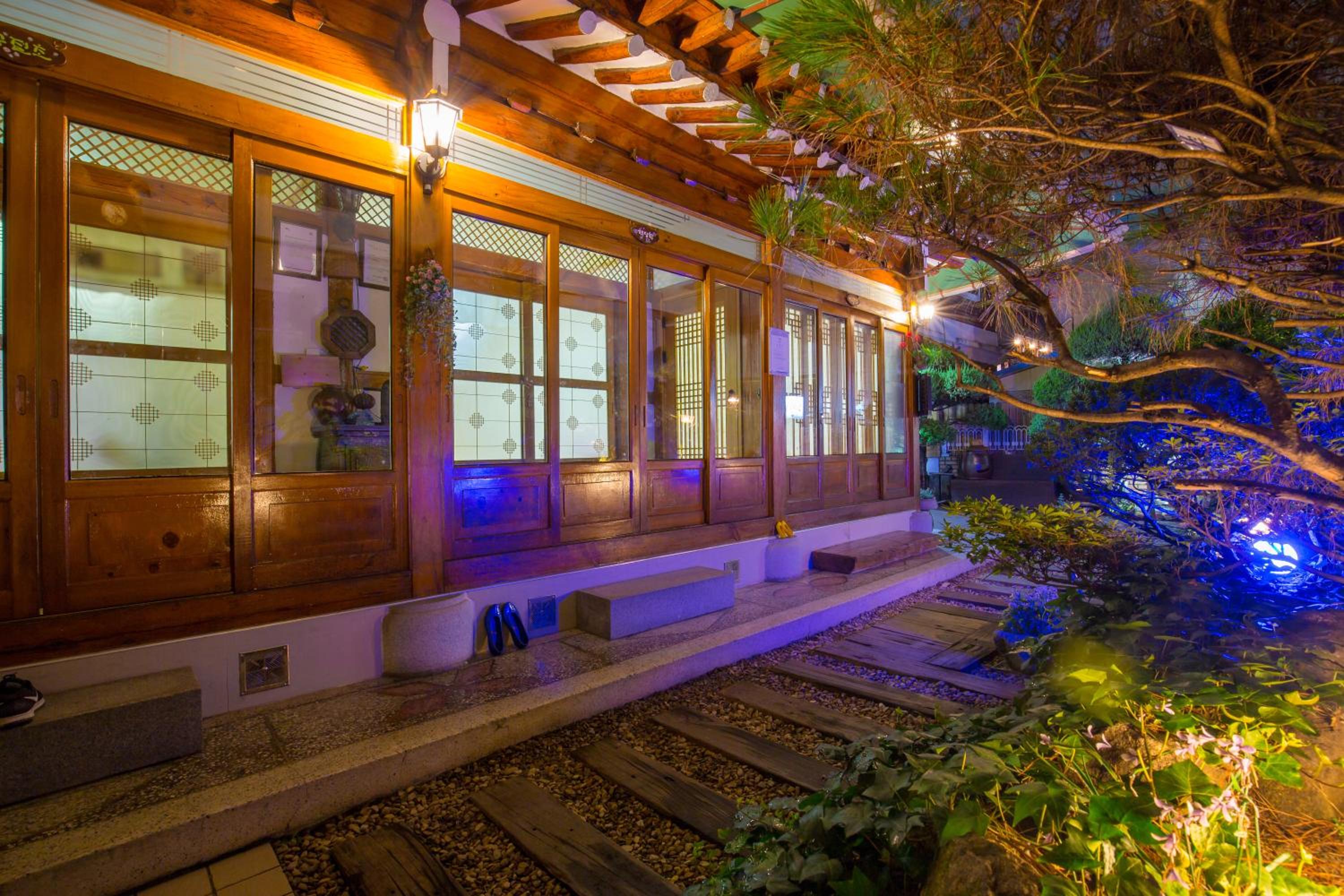 Ddlanchae Hanok Stay - Main House view 3