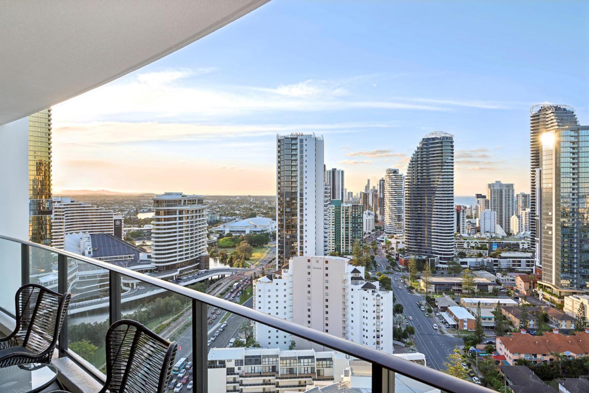 Ocean View 3-Bed with Gym, Pool, Sauna & Parking