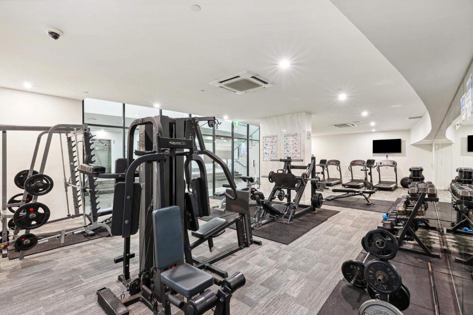 Ocean View 3-Bed with Gym, Pool, Sauna & Parking